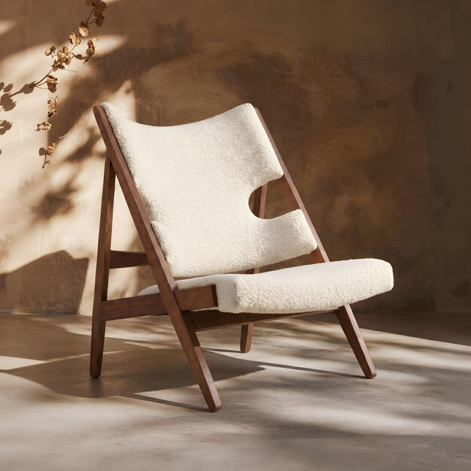 Sitial de madera tapizado en sherpa beige-6