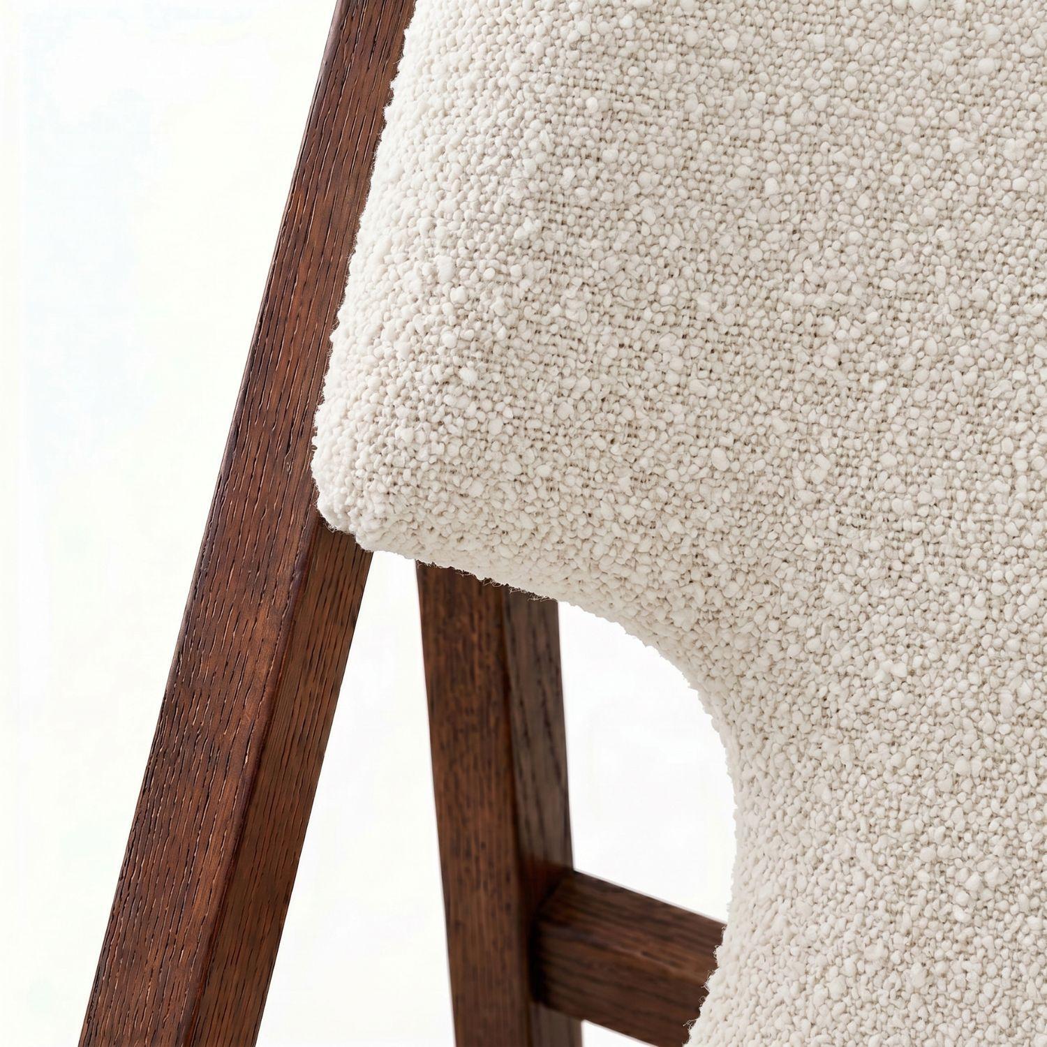 Sitial de madera tapizado en sherpa beige-8