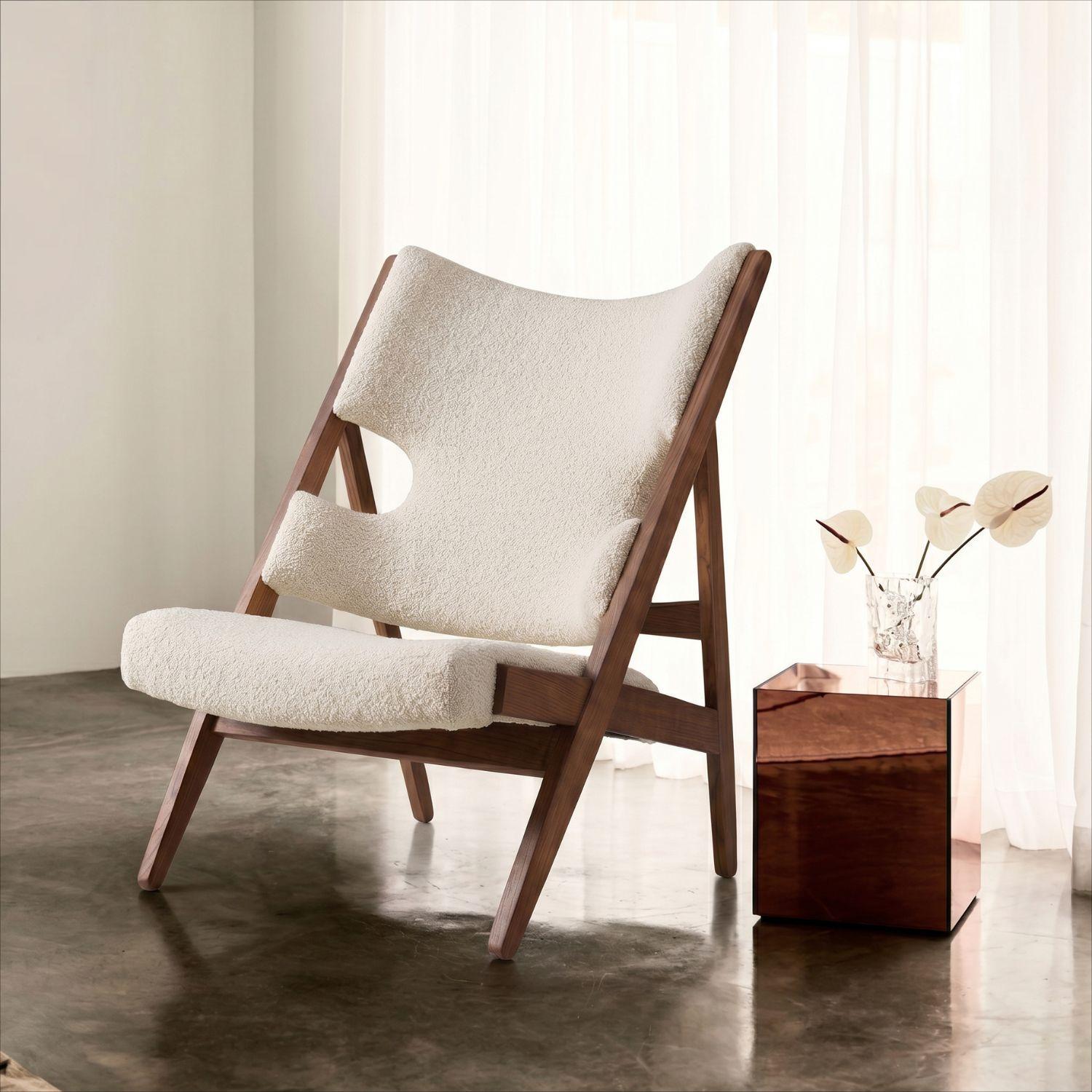 Sitial de madera tapizado en sherpa beige-9
