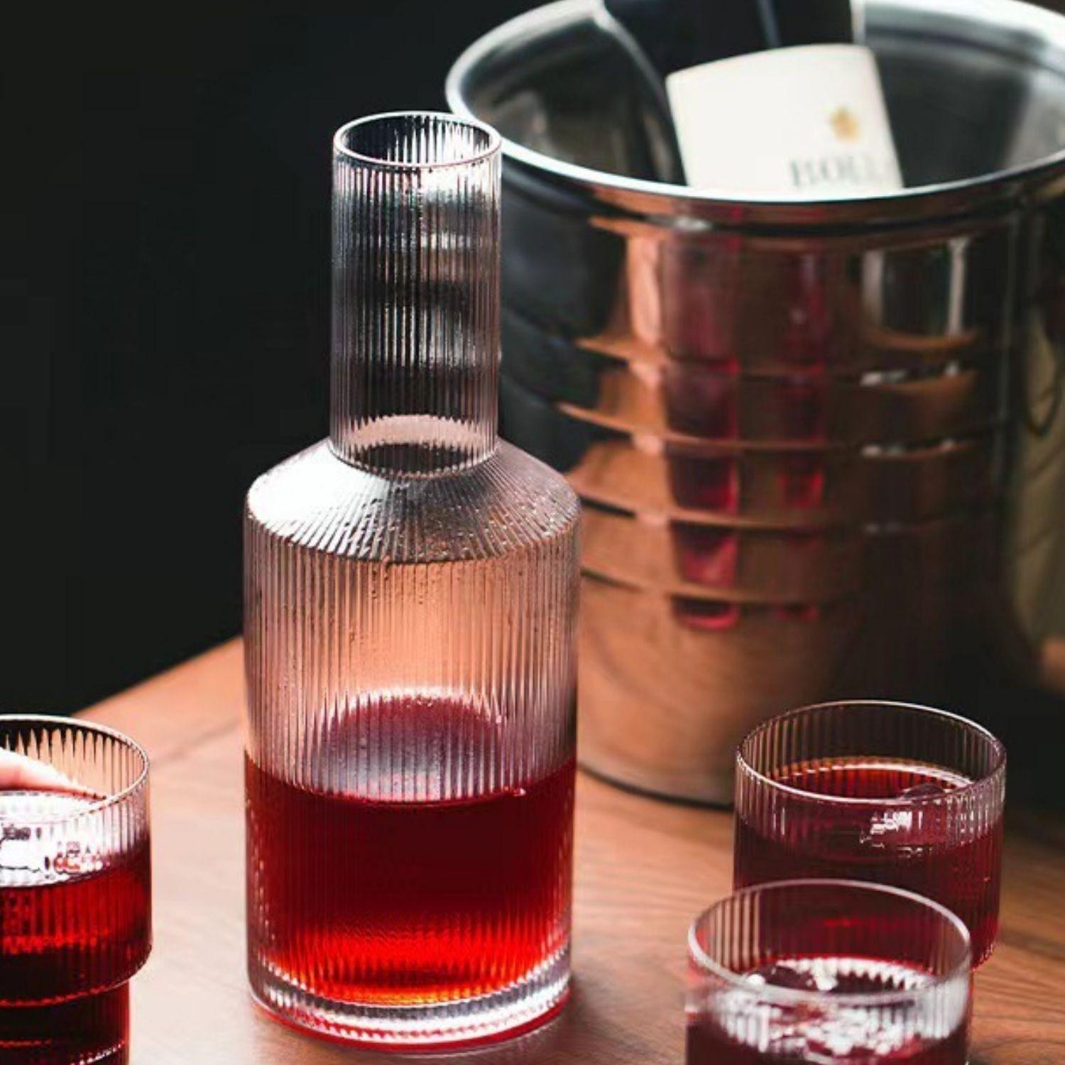 Jarra de Vidrio y 4 Vasos Estilo Europeo-9