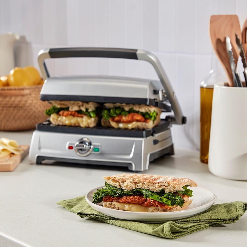 Parrilla Panini Sandwichera compacta GR102CL-4
