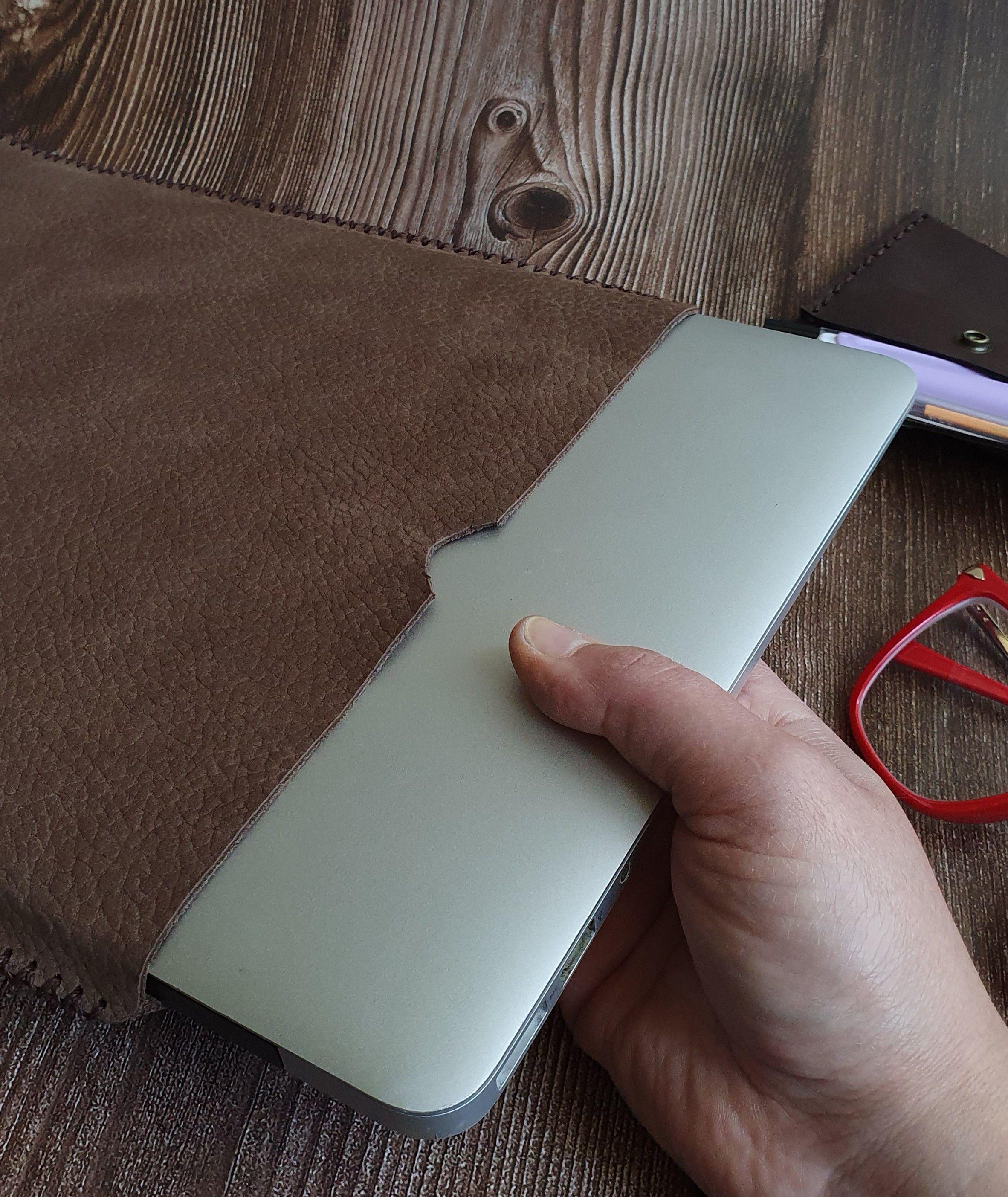 Funda de cuero para notebook 13" color Chocolate-1