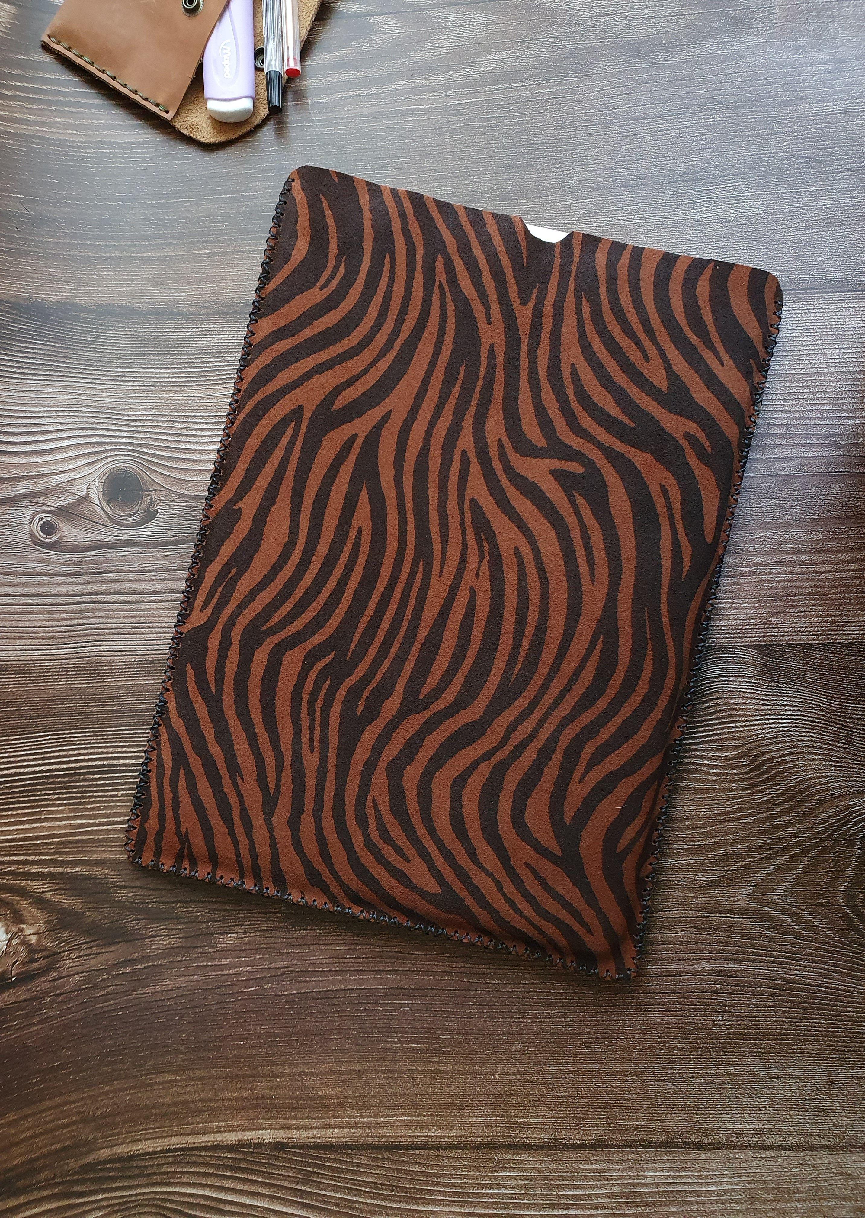 Funda de cuero para notebook 13" color Cebra-2