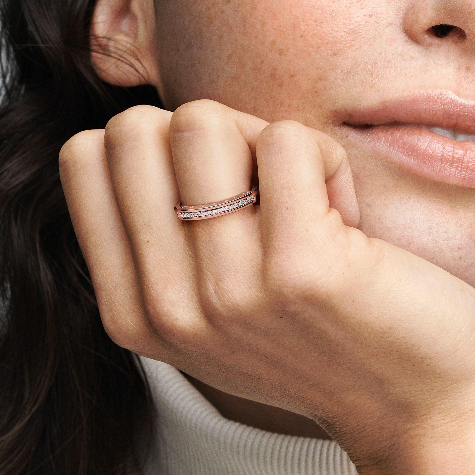 Anillo I-D en Pavé Pandora Signature Recubrimiento en Oro Rosa-2