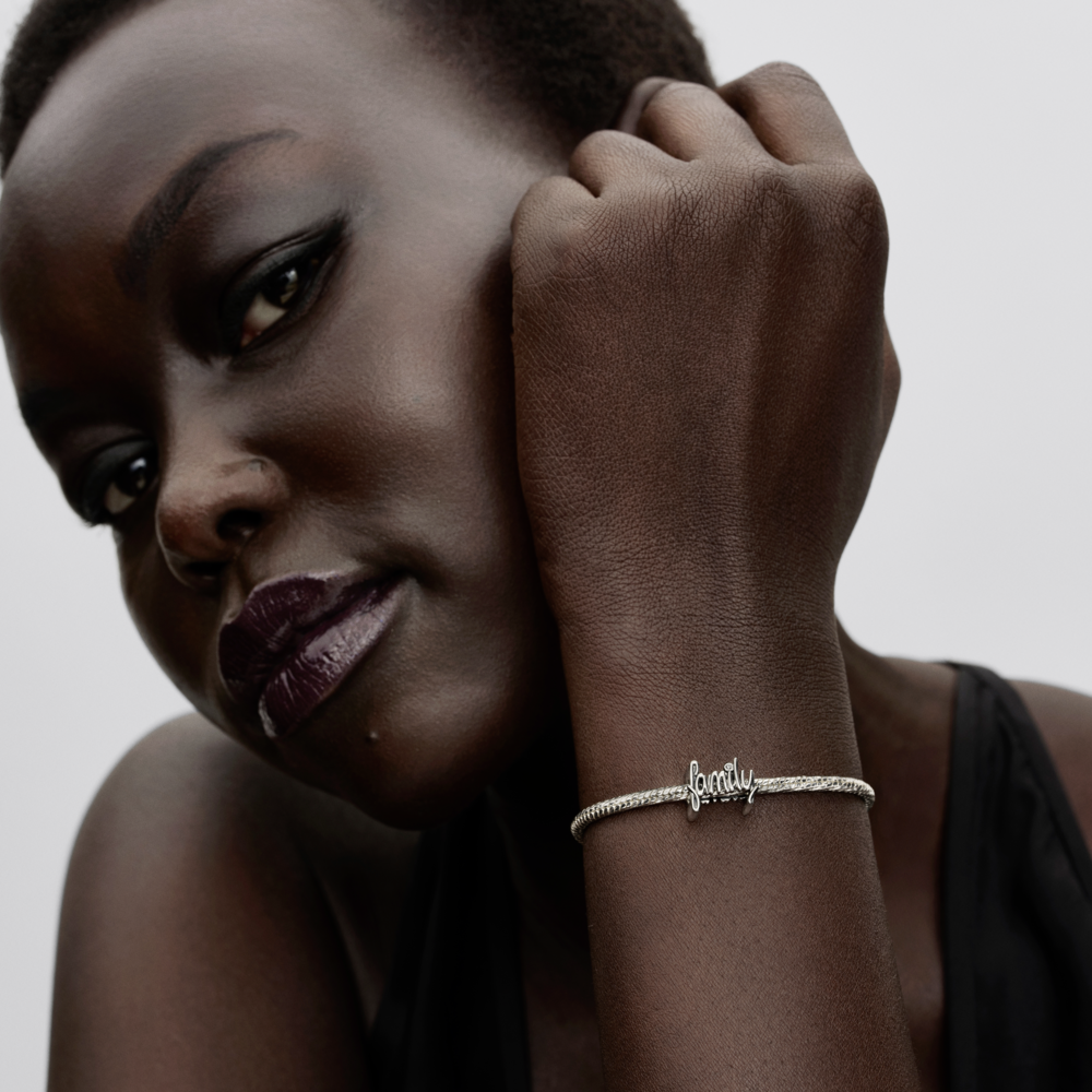 Charm en Plata Familia escrito a mano-2