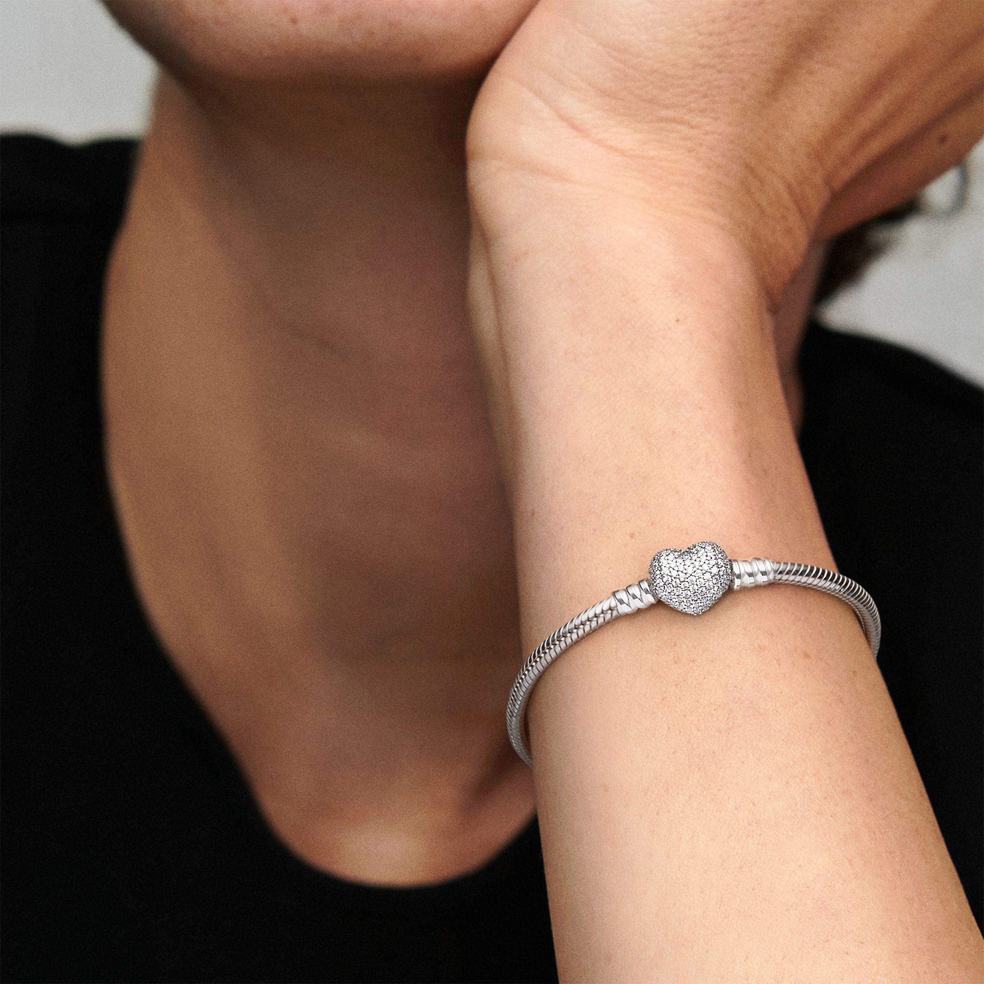 Brazalete en Plata con Broche en Forma de Corazon -2