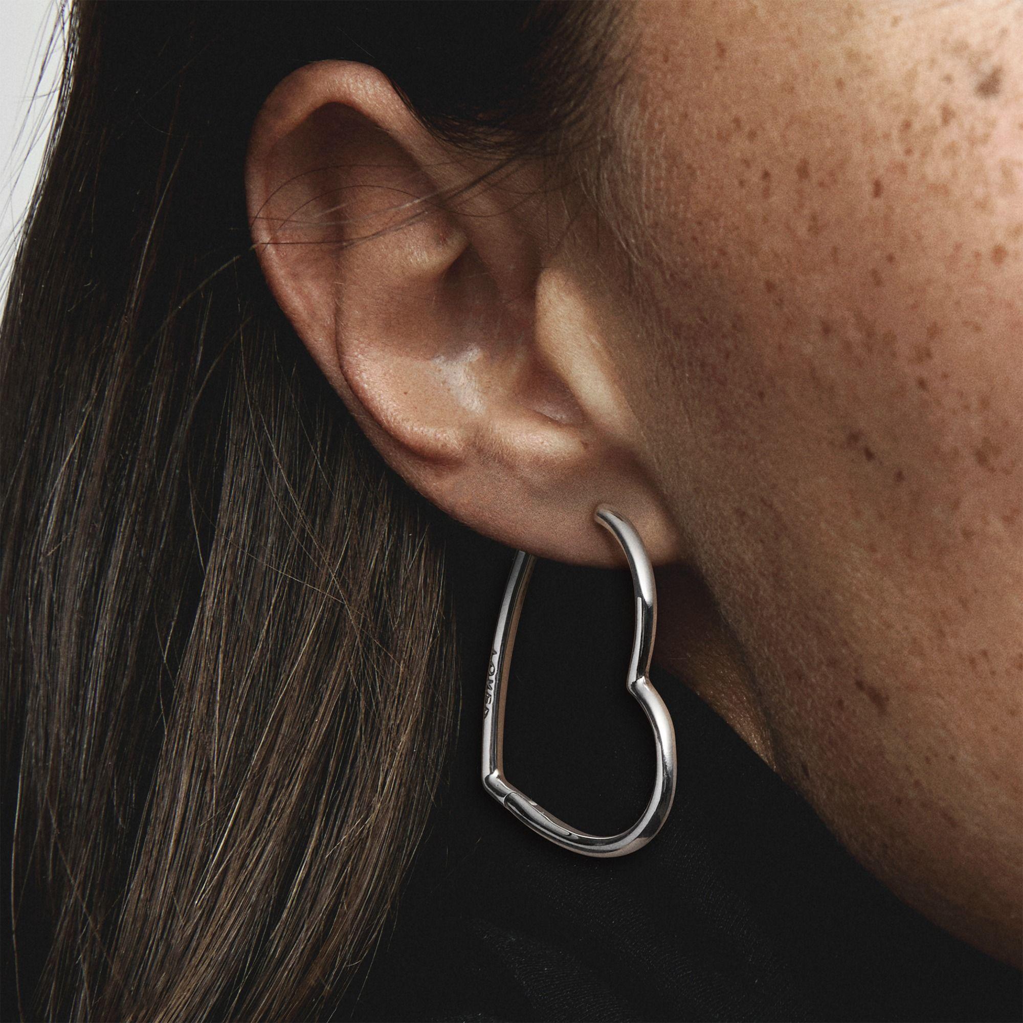 Aretes de Aro en Plata pequeños Corazones de Amor Asimétricos-1