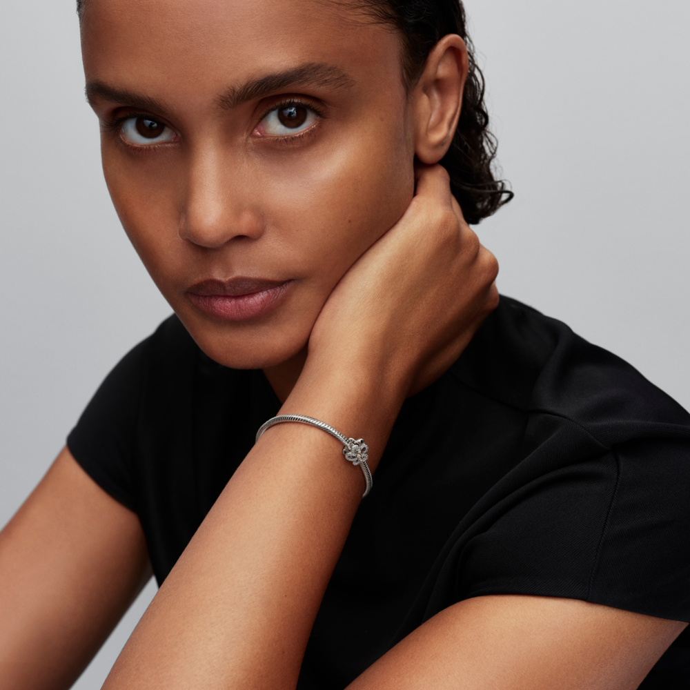 Charm Calado Flor en Pavé-3