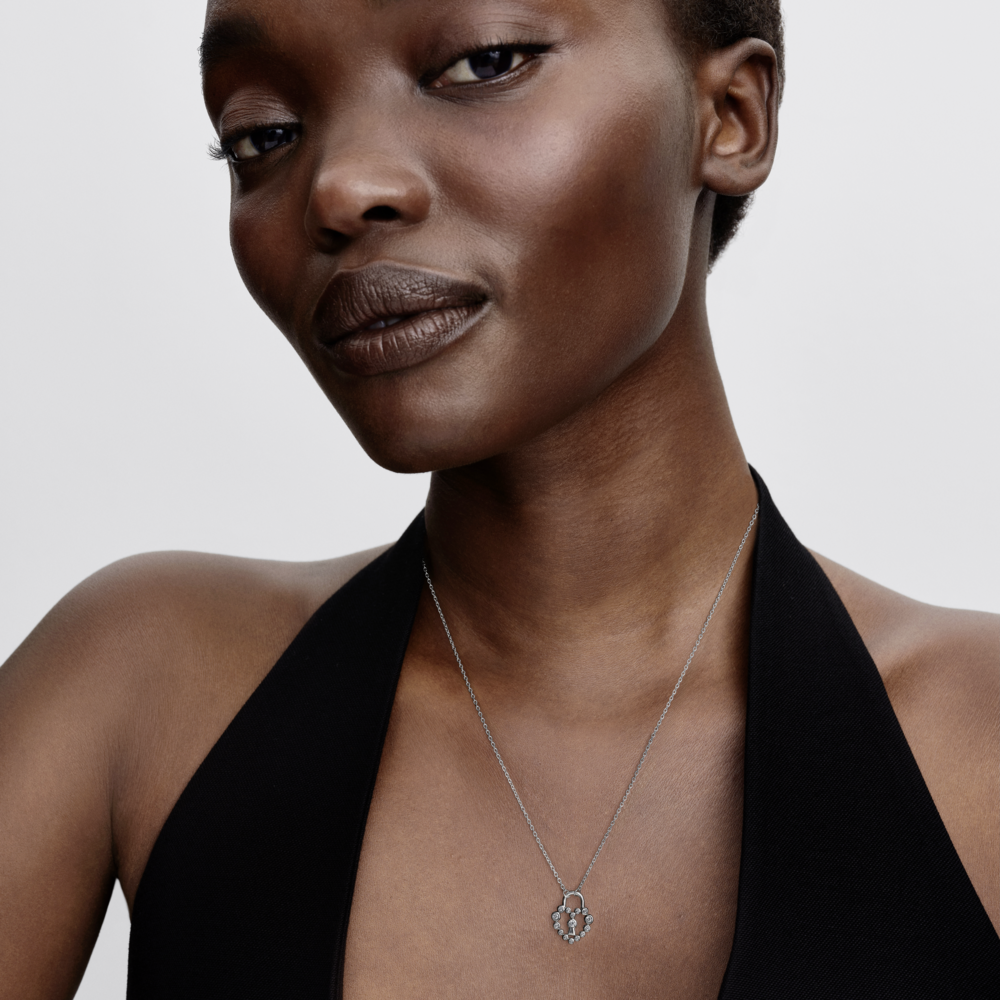 Collar con Colgante Corazón Reluciente con Candado-3