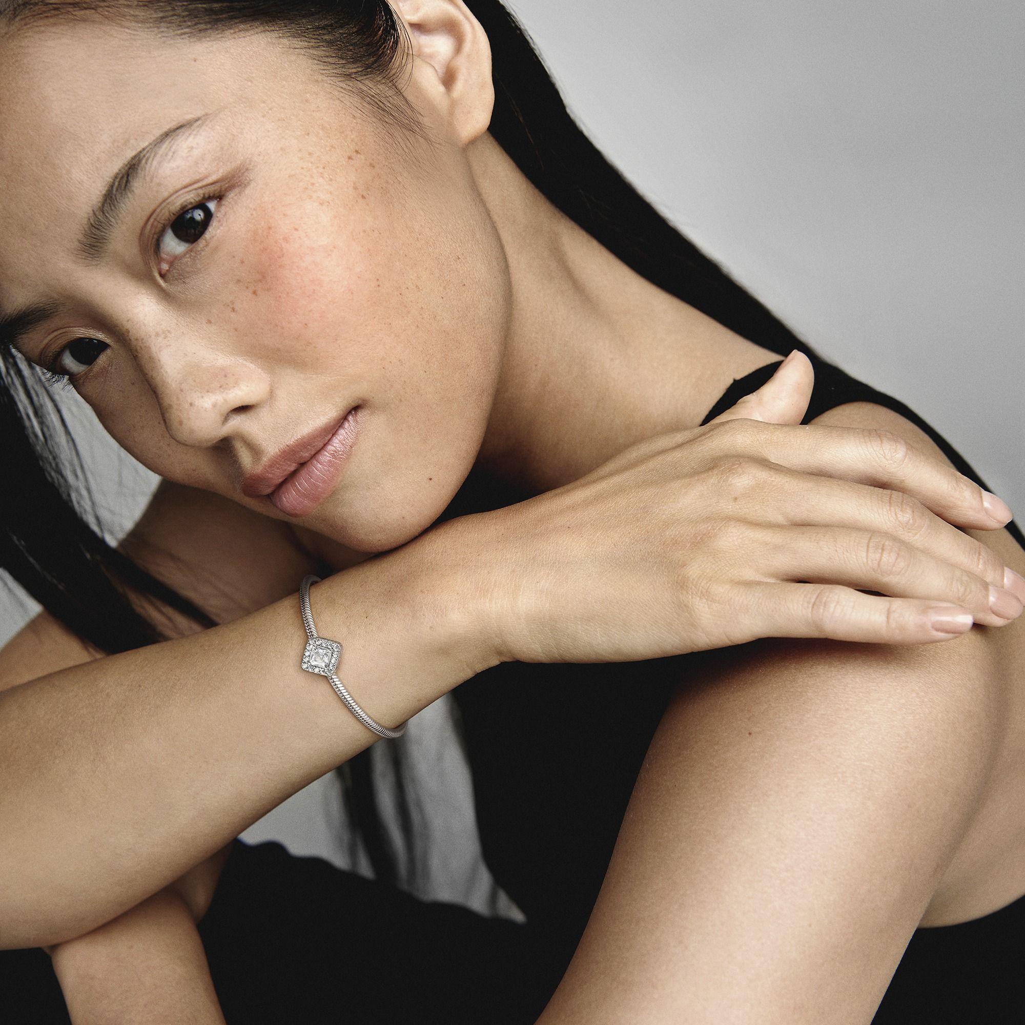 Charm Cuadrado con Halo Brillante-2