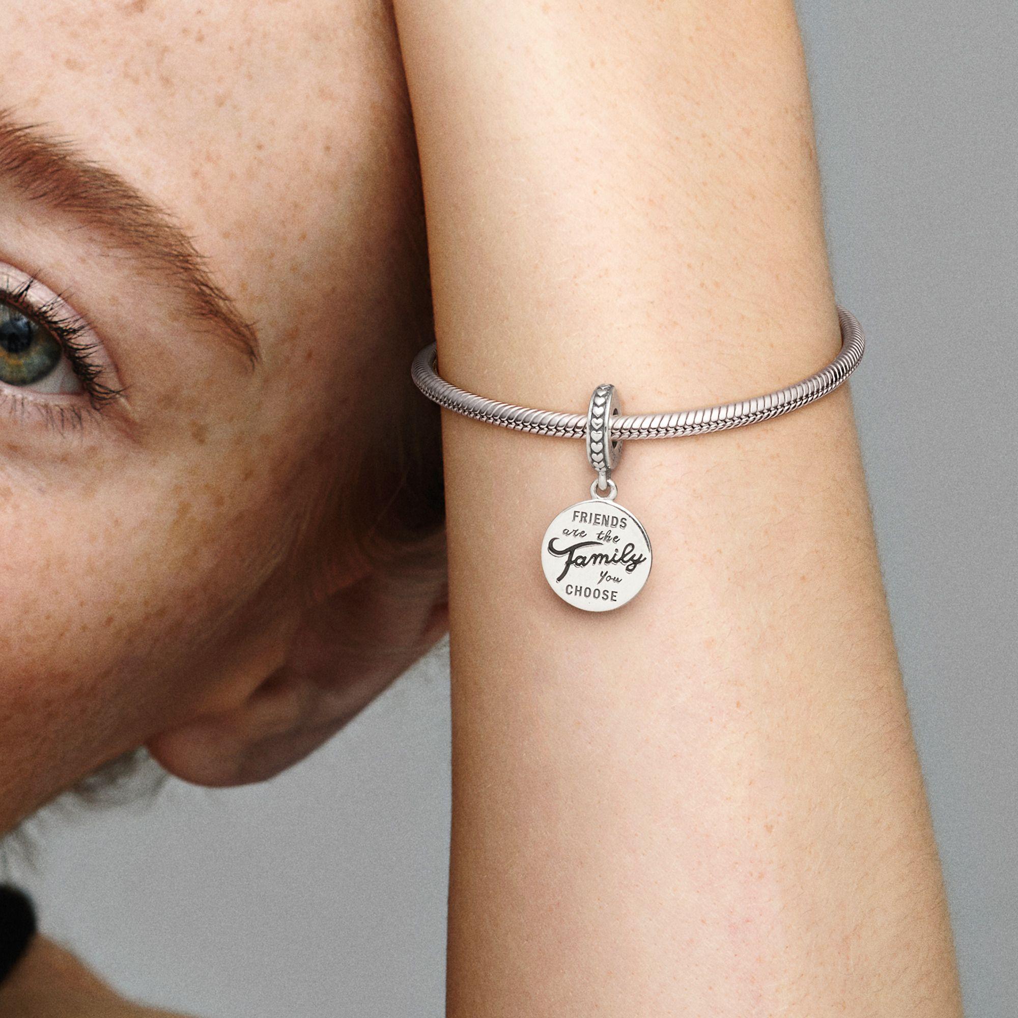 Charm Colgante en Plata los Amigos son Familia-2