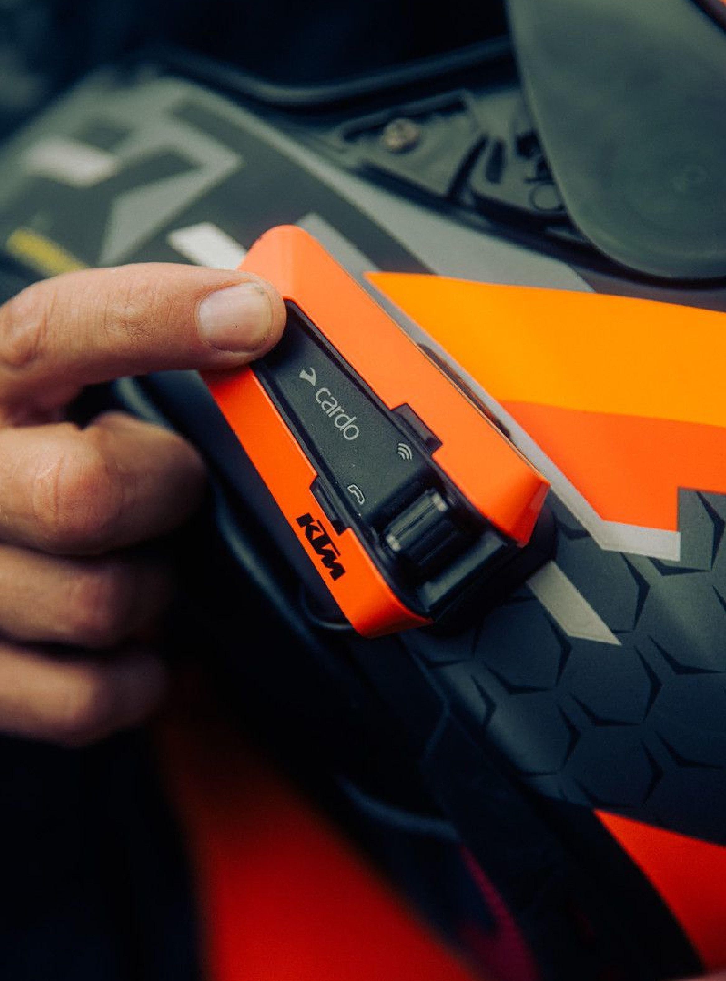 Intercomunicador Cardo Packtalk Edge Versión KTM-1