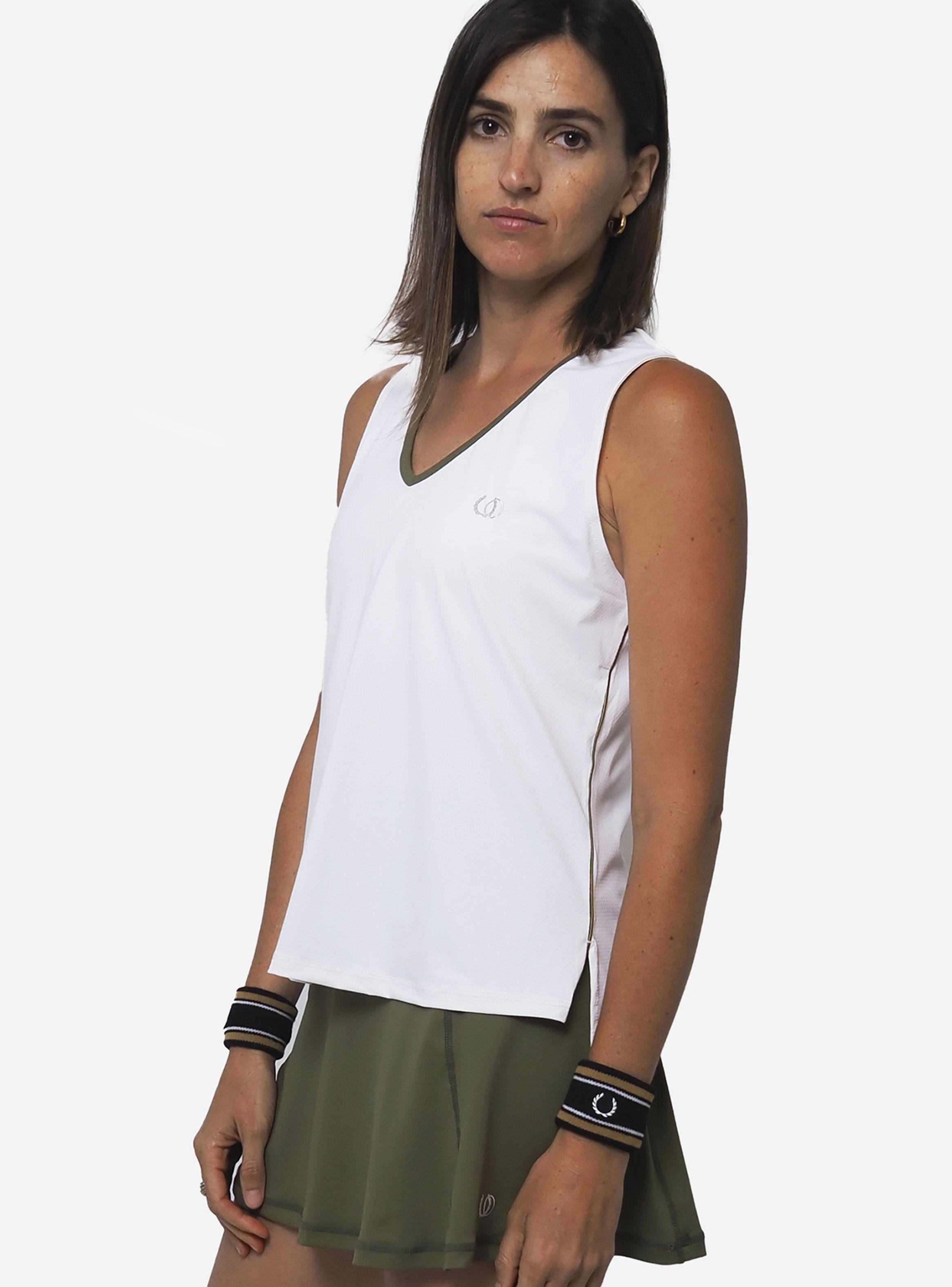 Polera Deportiva cuello en V -1