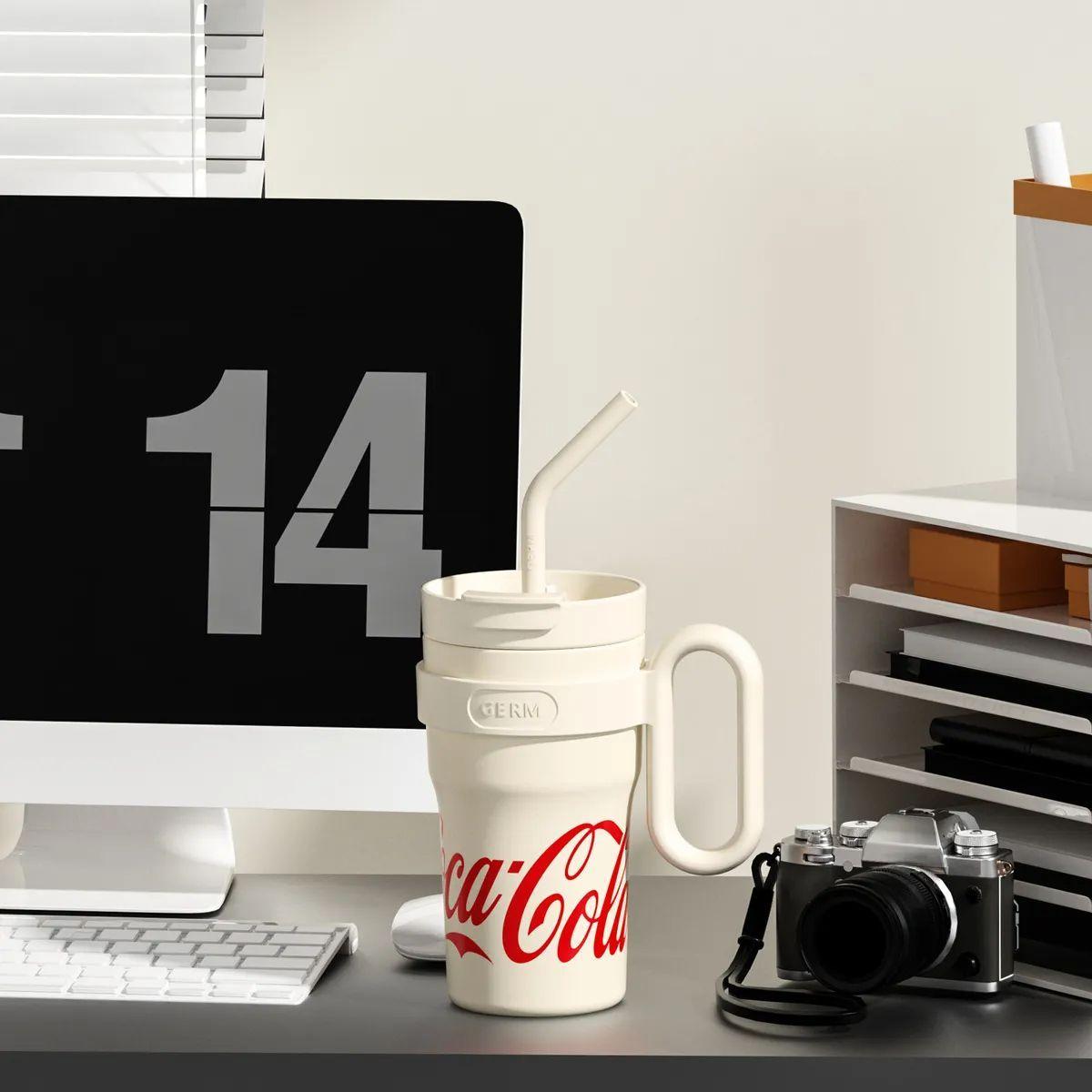 COCA COLA X GERM Termo Mega Tumbler Clásico De 750ml Mantiene Frío O Caliente Blanco-4
