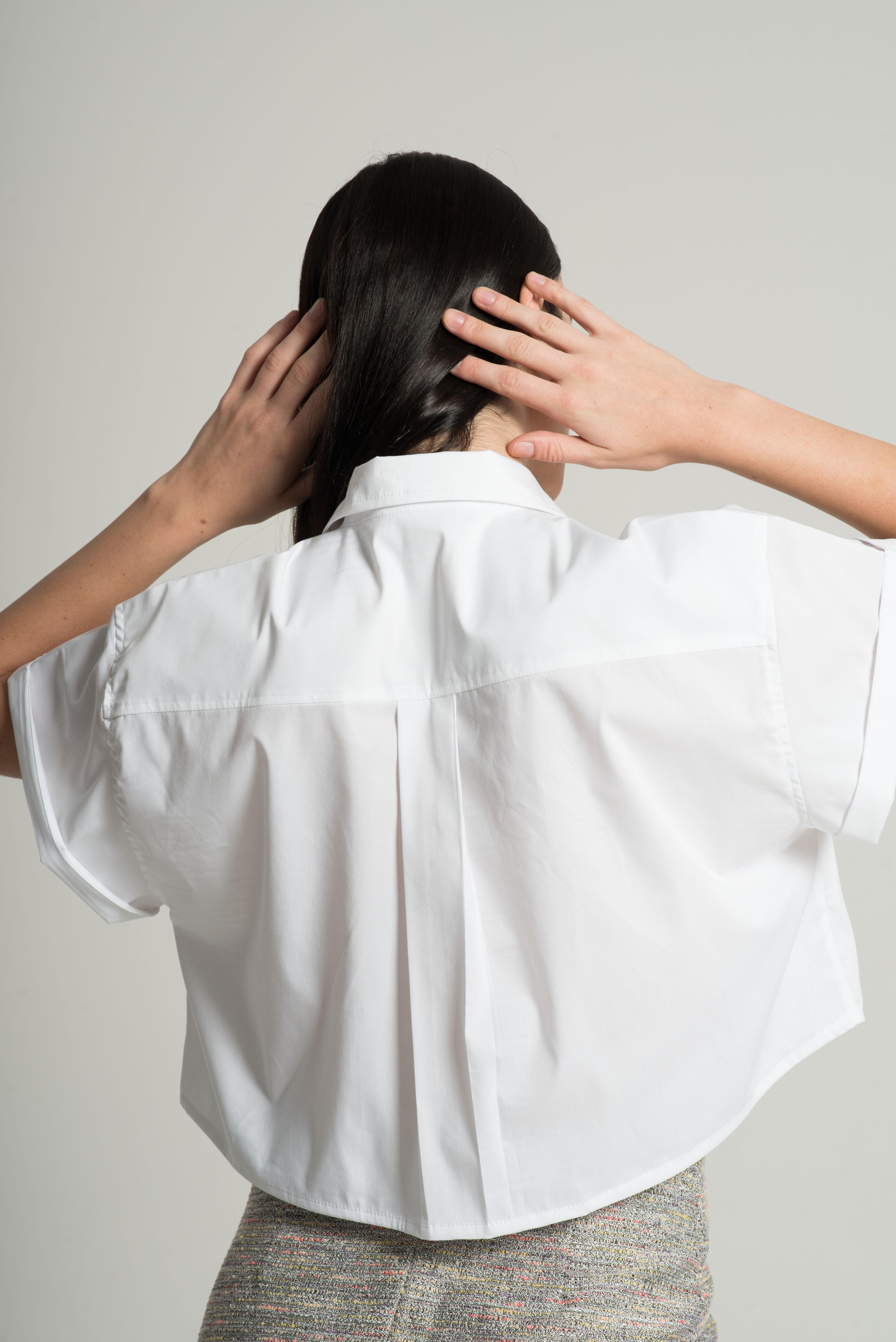 Blusa camisa corta con bolsillos delanteros -5