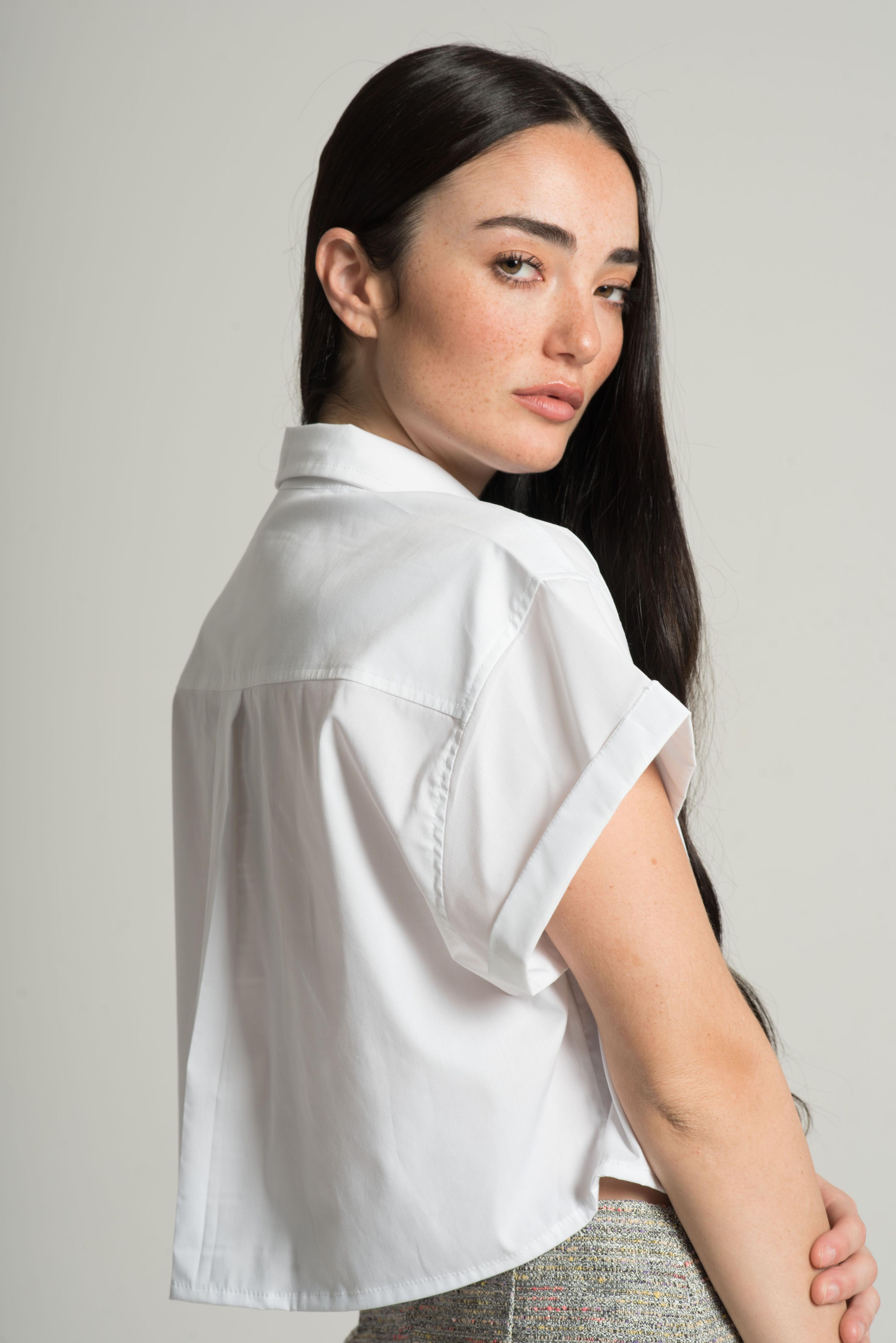 Blusa camisa corta con bolsillos delanteros -0