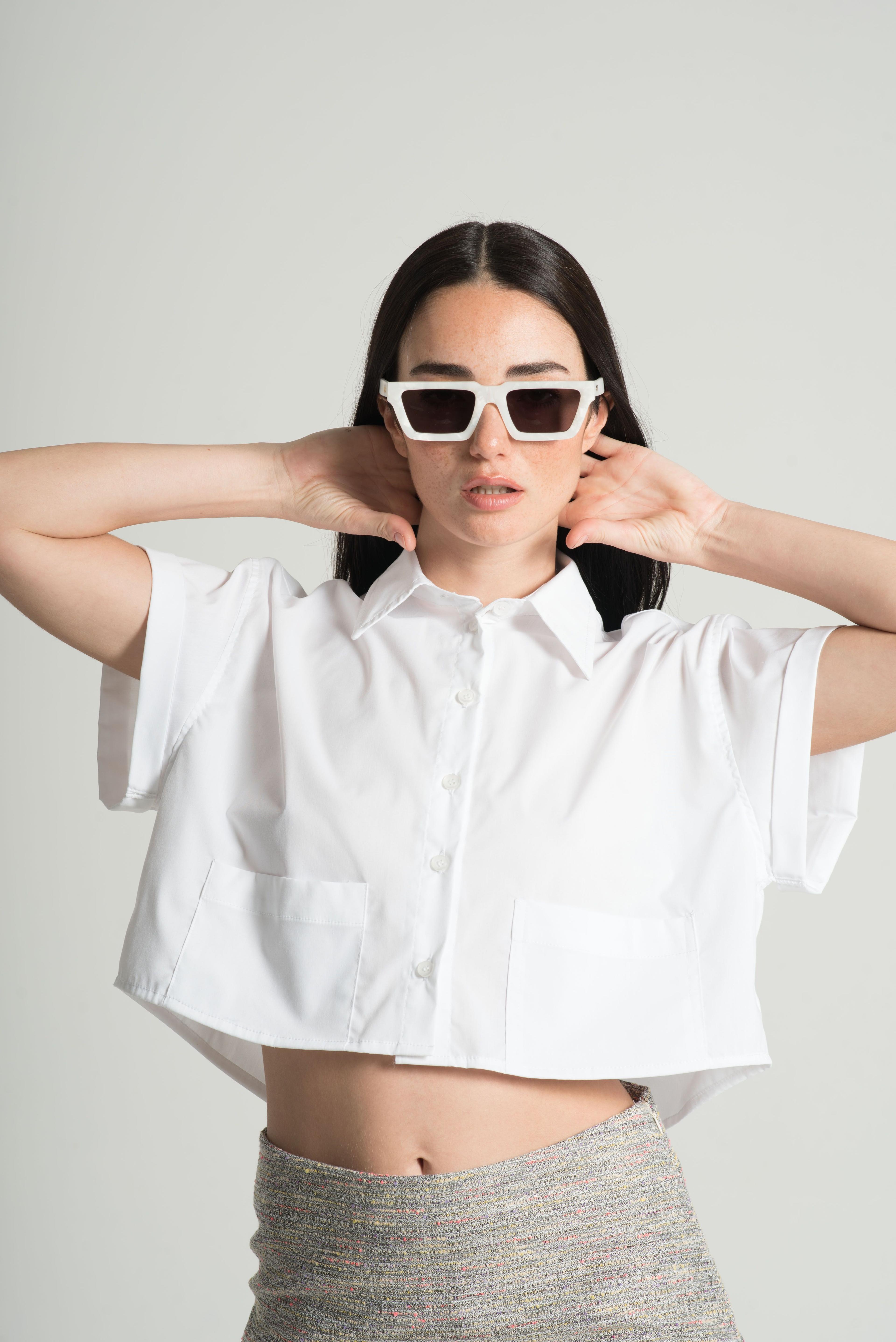 Blusa camisa corta con bolsillos delanteros -2