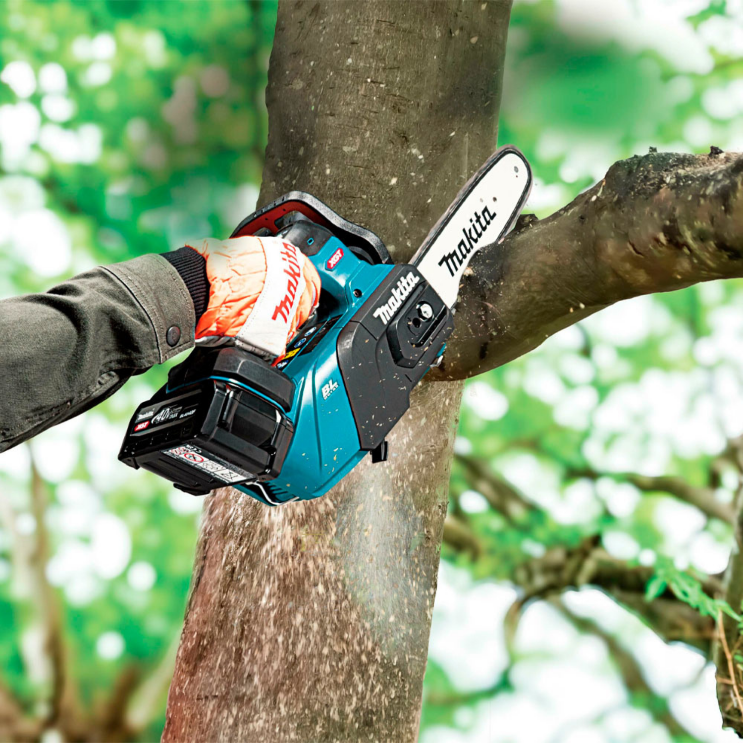 Motosierra Inalámbrica Makita 40V XGT S/bat UC031GZ-2