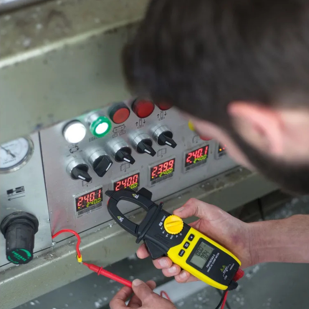 Multímetro Digital Inteligente De Pinza Stanley Fmht82564-0-3