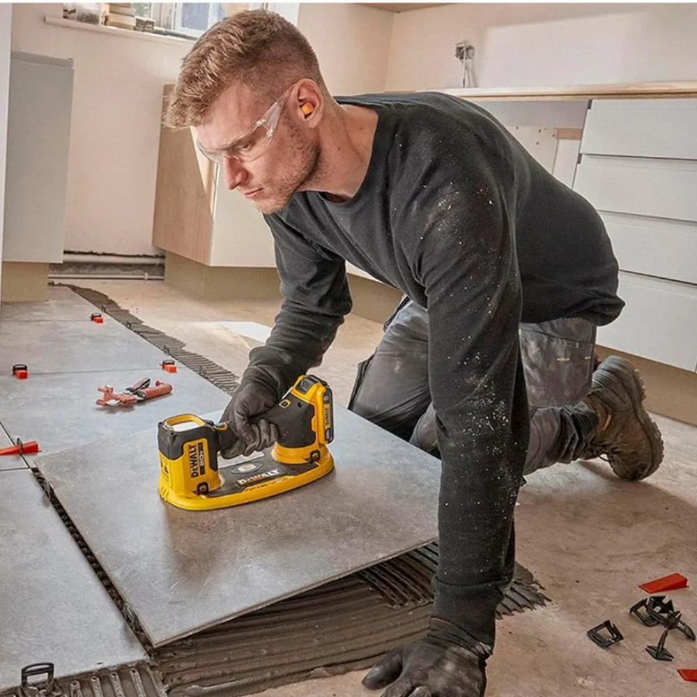 Elevador De Succión Para Materiales 20v 120kg Dewalt DCE592B-4