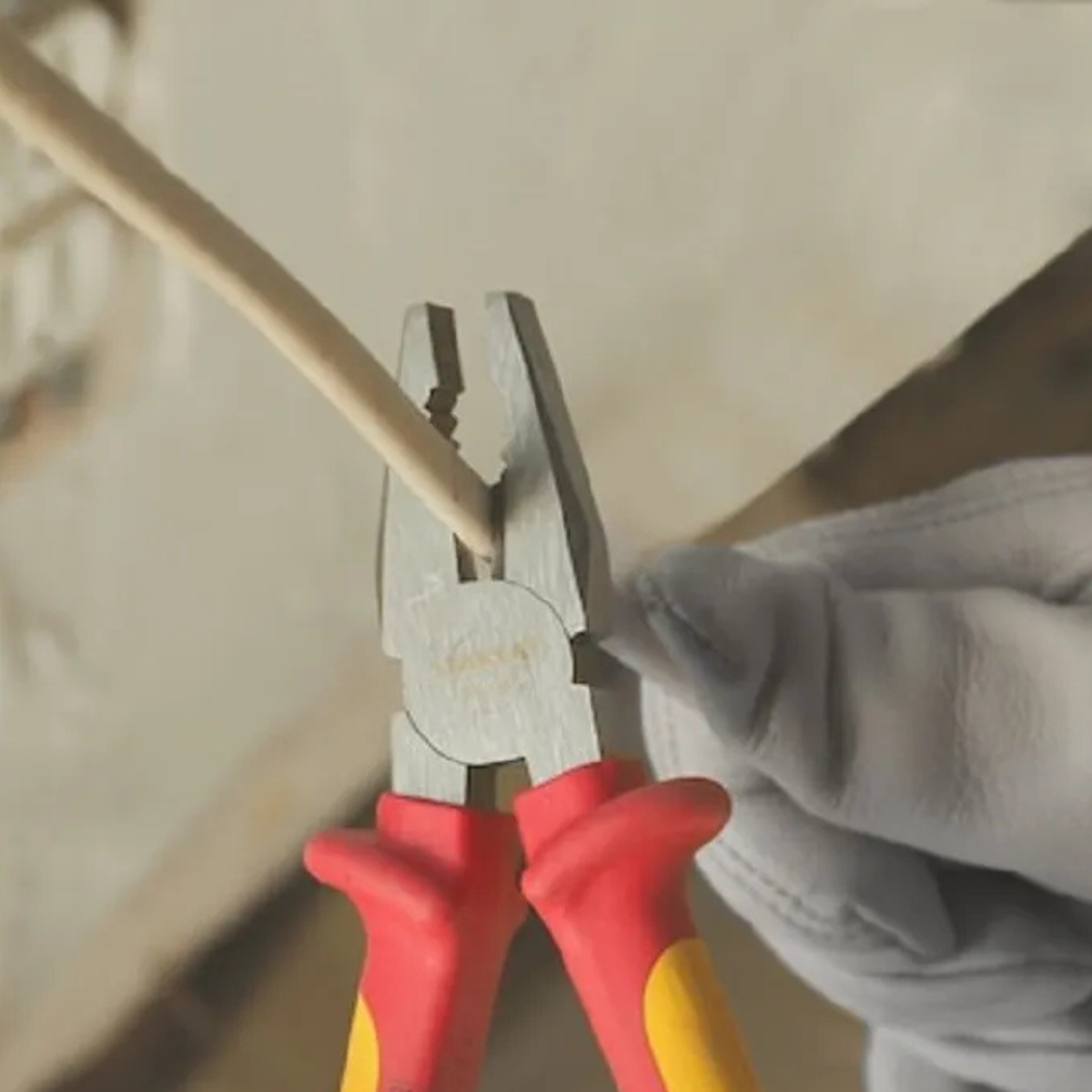 Juego De 3 Alicates Aislados 1000v  Maxsteel Stanley 84-011-6