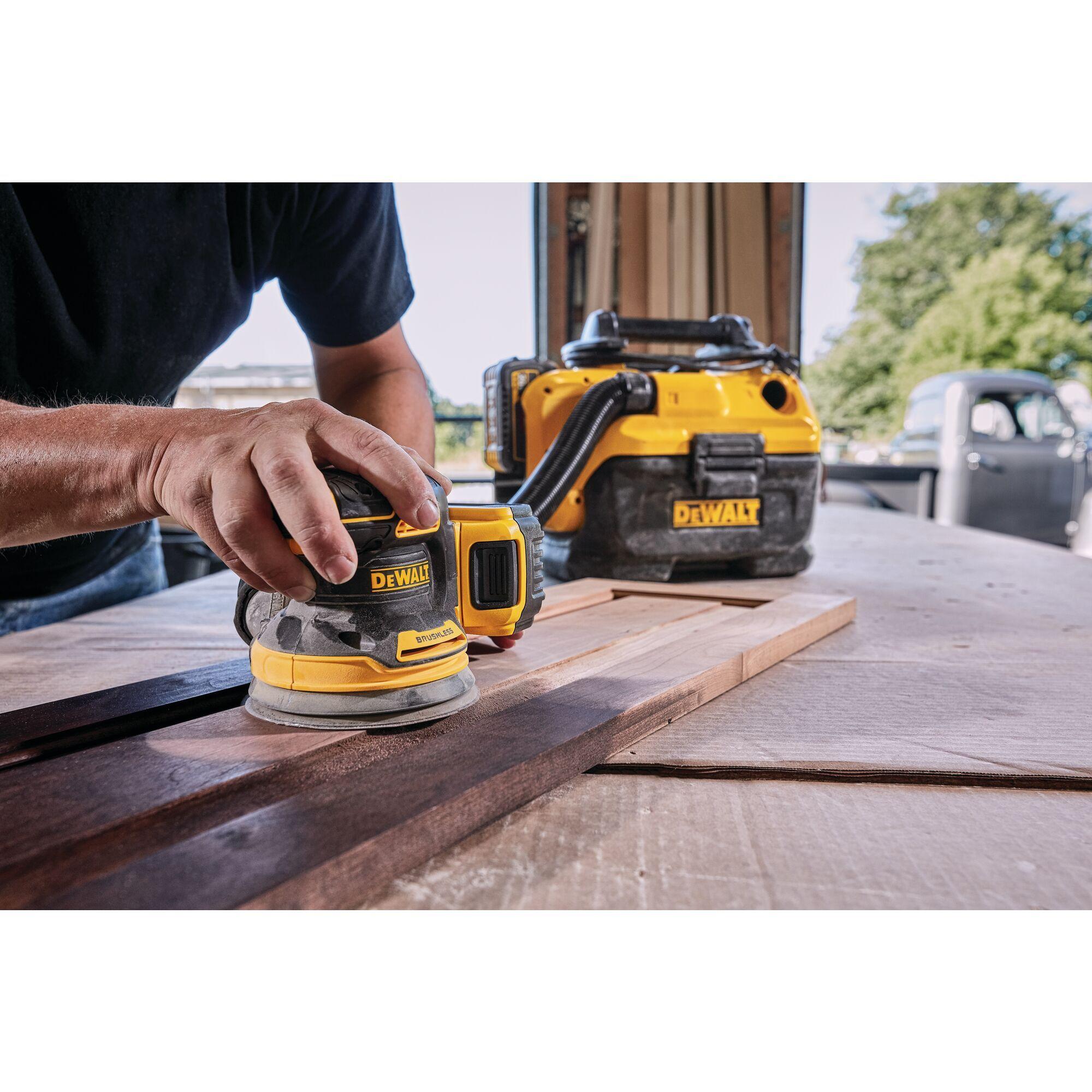 Lijadora Orbital Inalámbrica 20v Brushless Dcw210b KIT-6
