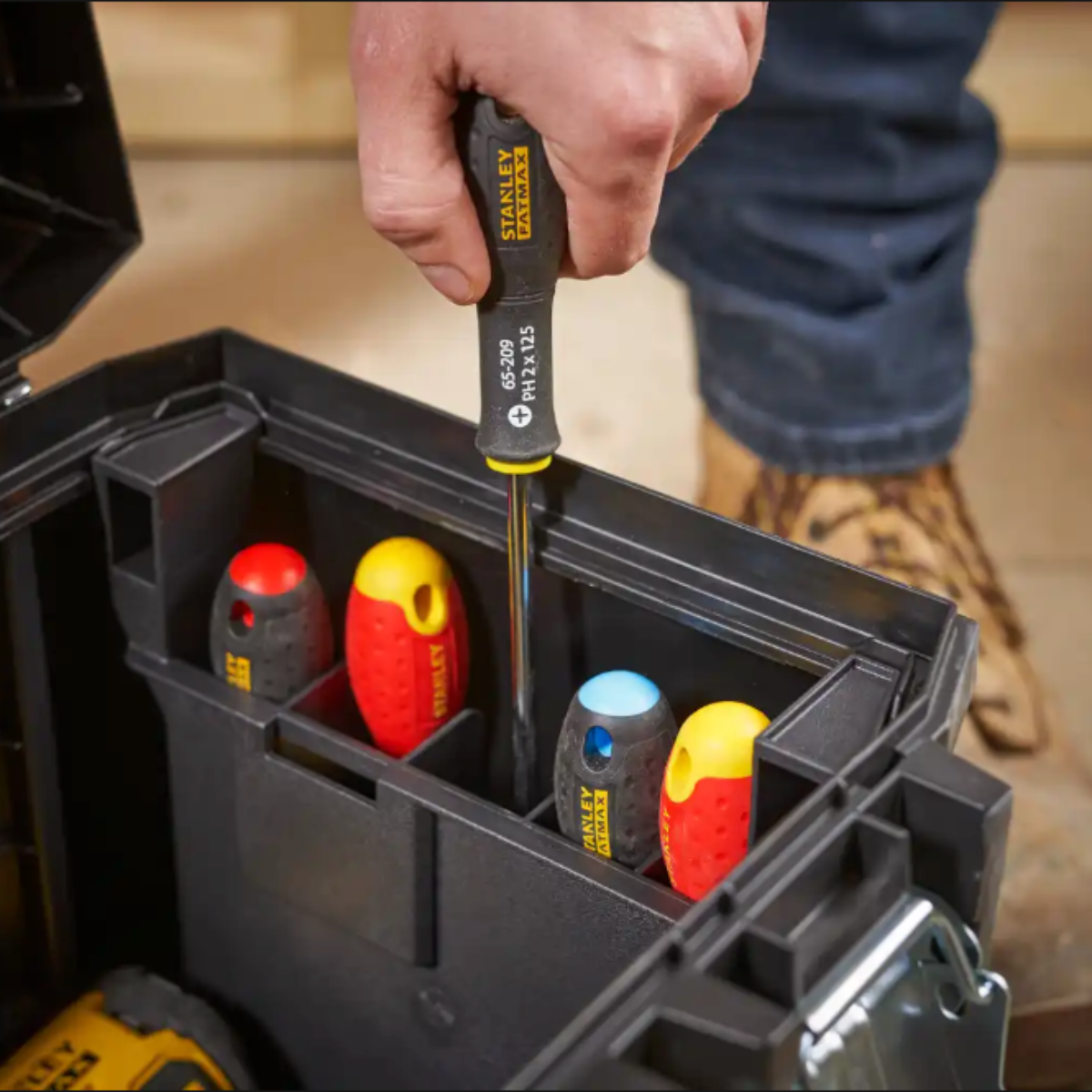 Caja Metal-Plástico 23" FatMax Con Bandeja Stanley 1-95-616-3