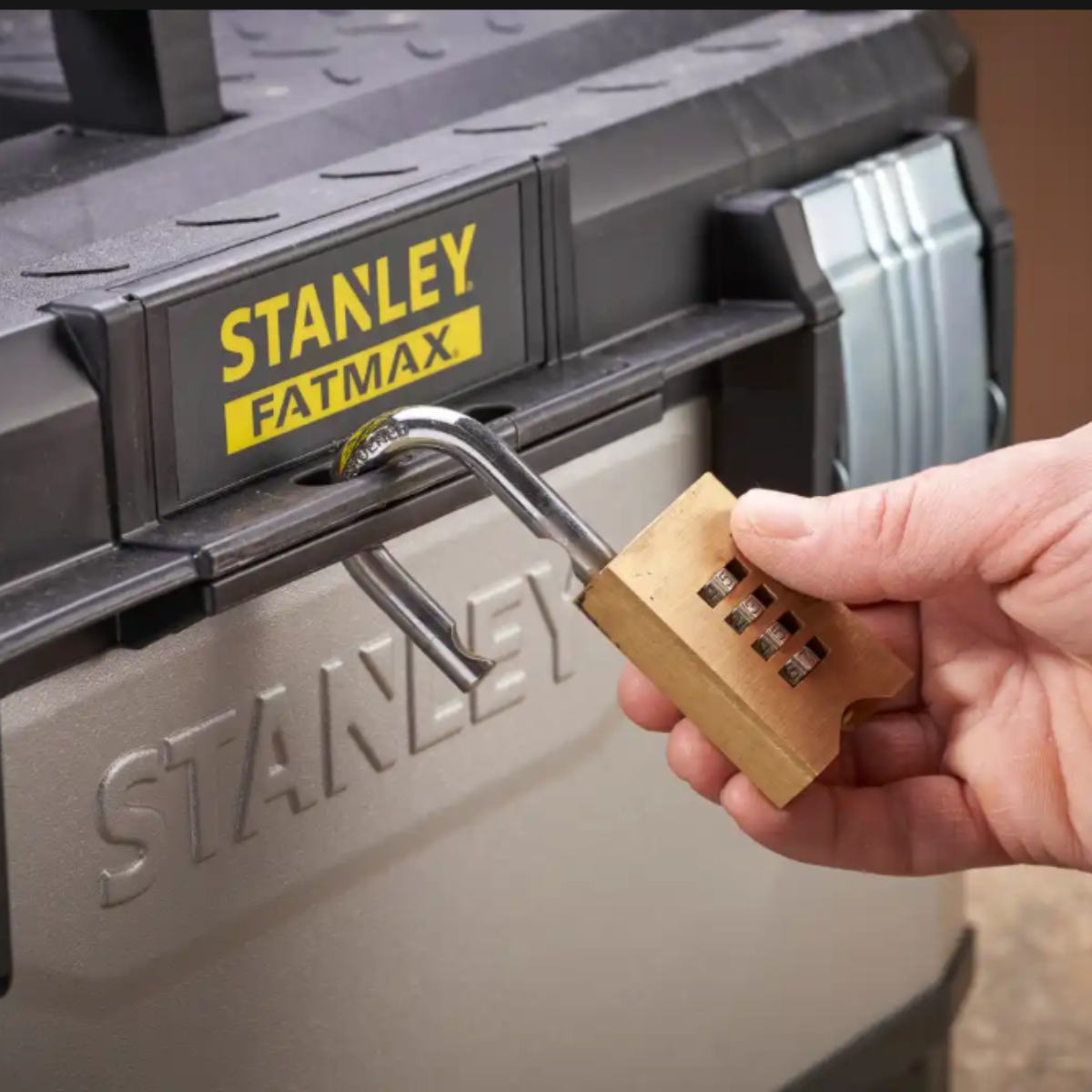 Caja Metal-Plástico 20"  FatMax Con Bandeja Stanley 1-95-615-5