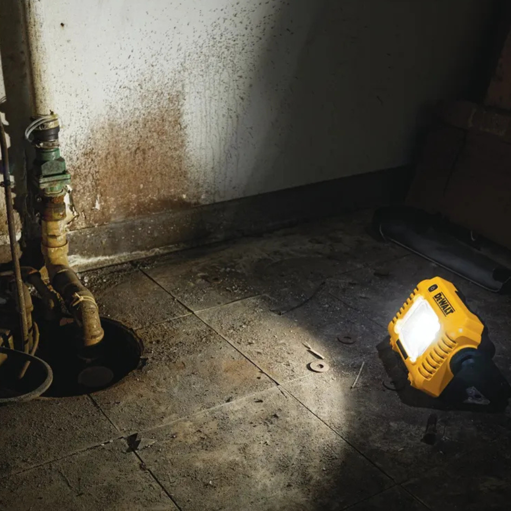 Luz de trabajo compacta de 12/20V DEWALT DCL077B-3