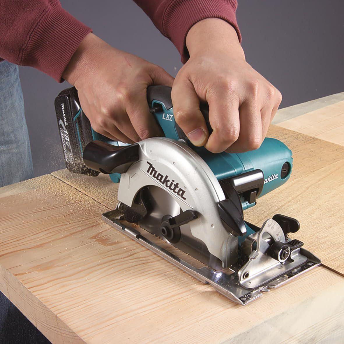 Sierra Circular Inalámbrica 18V LXT 136mm Makita DSS501Z-7