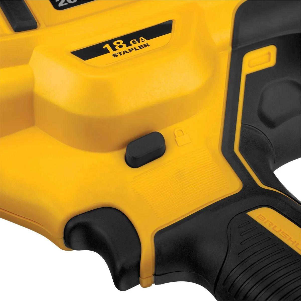 Engrapadora De Corona Angosta 20v Sin Batería Dewalt Dcn681b-4