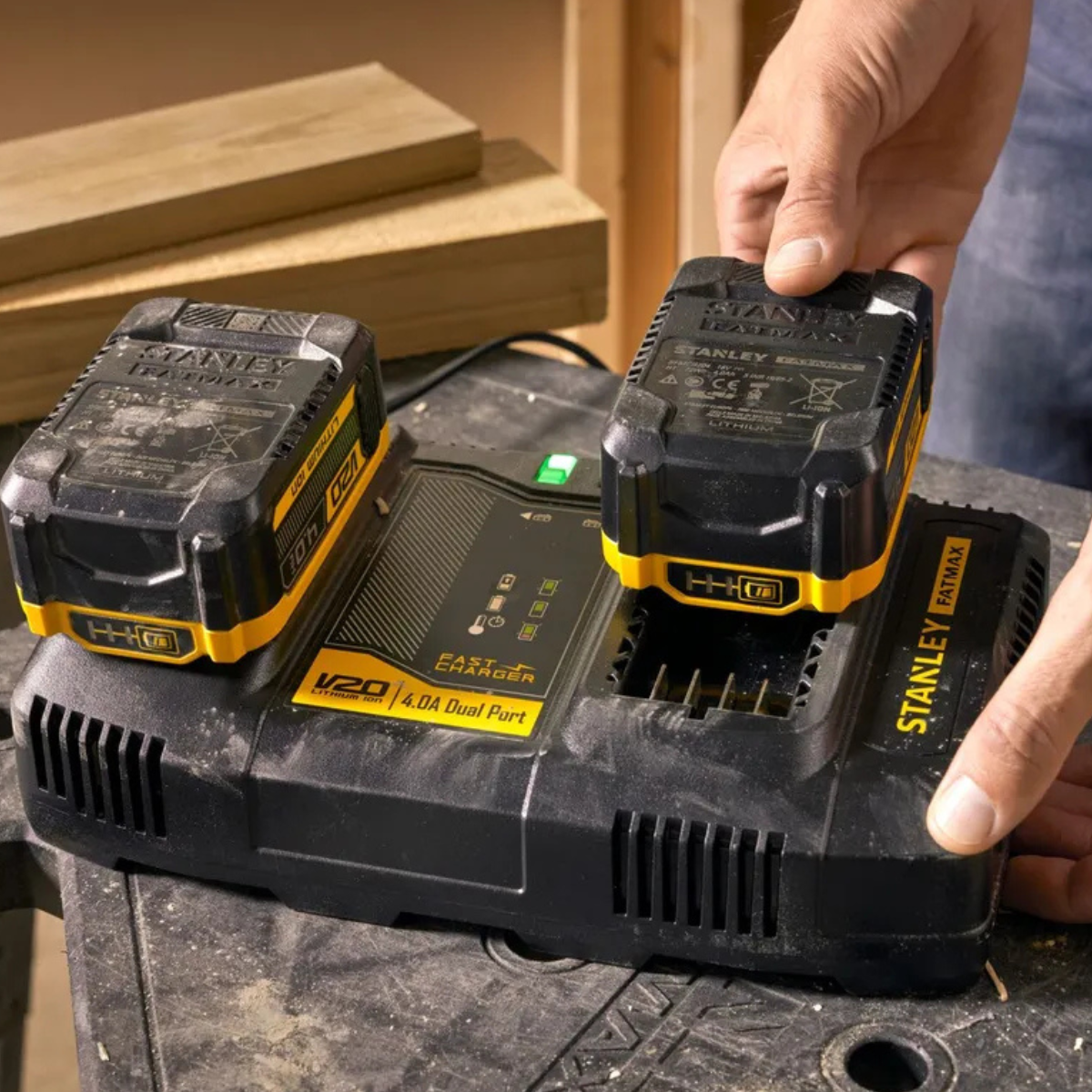 Cargador Doble De Stanley 20v 4.0ah Sc402-b2-2