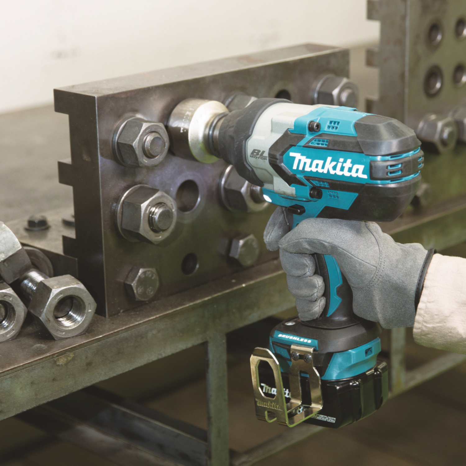 Kit Llave De Impacto Makita 18v 3/4" DTW1001RF-6