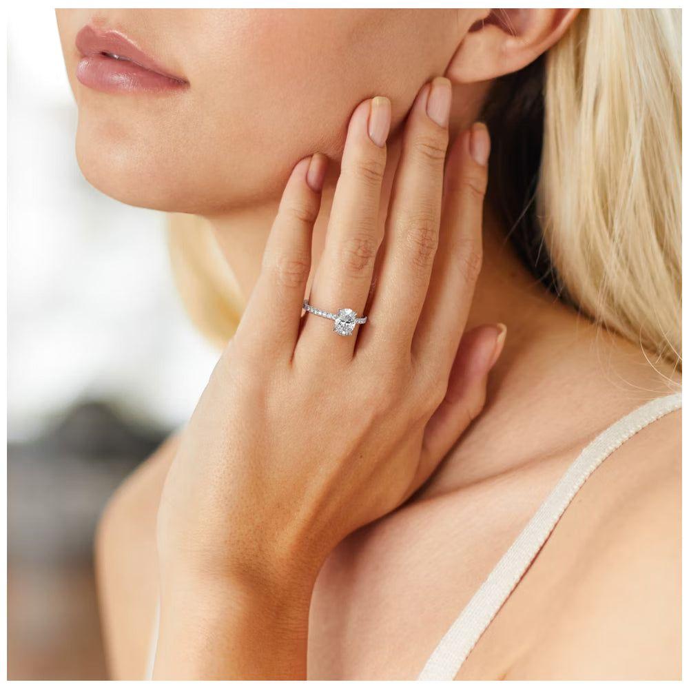 ANILLO DE COMPROMISO EN PLATA RODINADA PARA MUJER BOOMZAIR CON MOISSANITA OVAL DE 1.0 CT. ENGASTE PAVÉ-3
