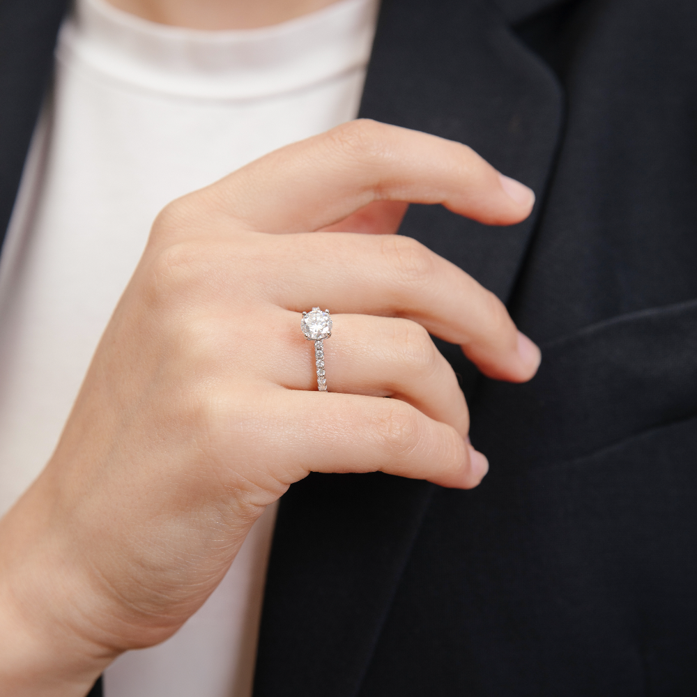 ANILLO DE COMPROMISO MINIMALISTA CON MOISSANITA DE 1 CT-3