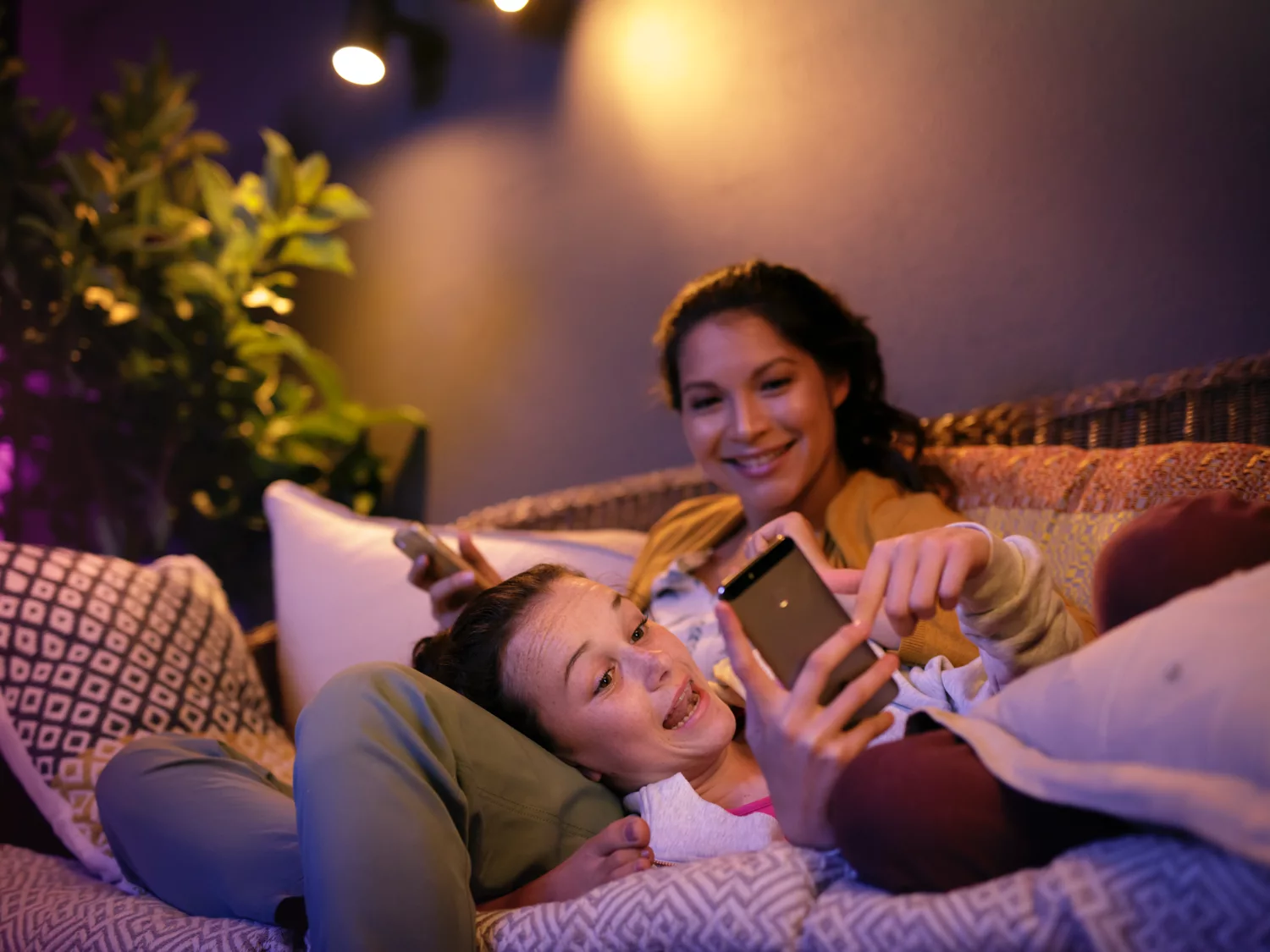 Philips Hue Foco Exterior Lily-7