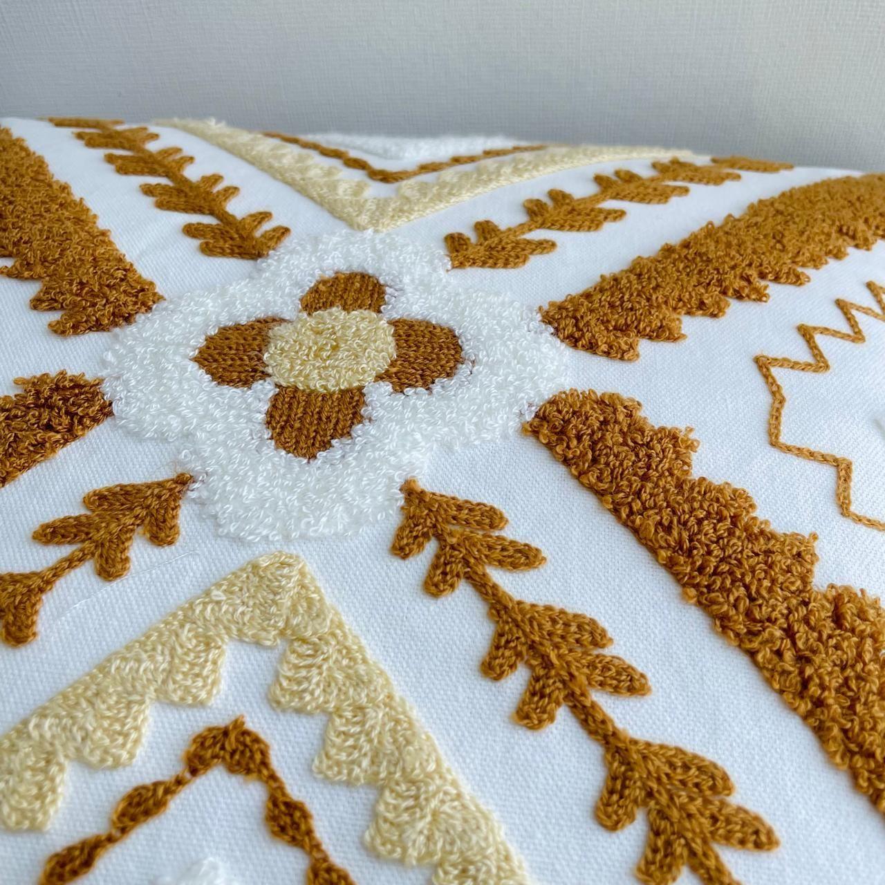 Cojín bordado, suave y acogedor en 45x45-2