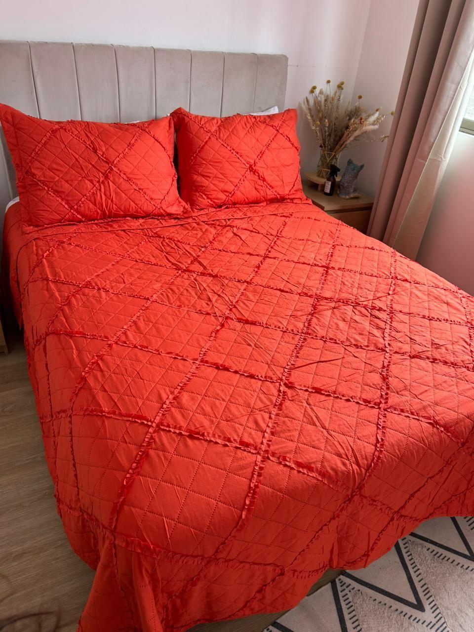 CUBRECAMA KING MICROFIBRA CON VUELOS NARANJO-0