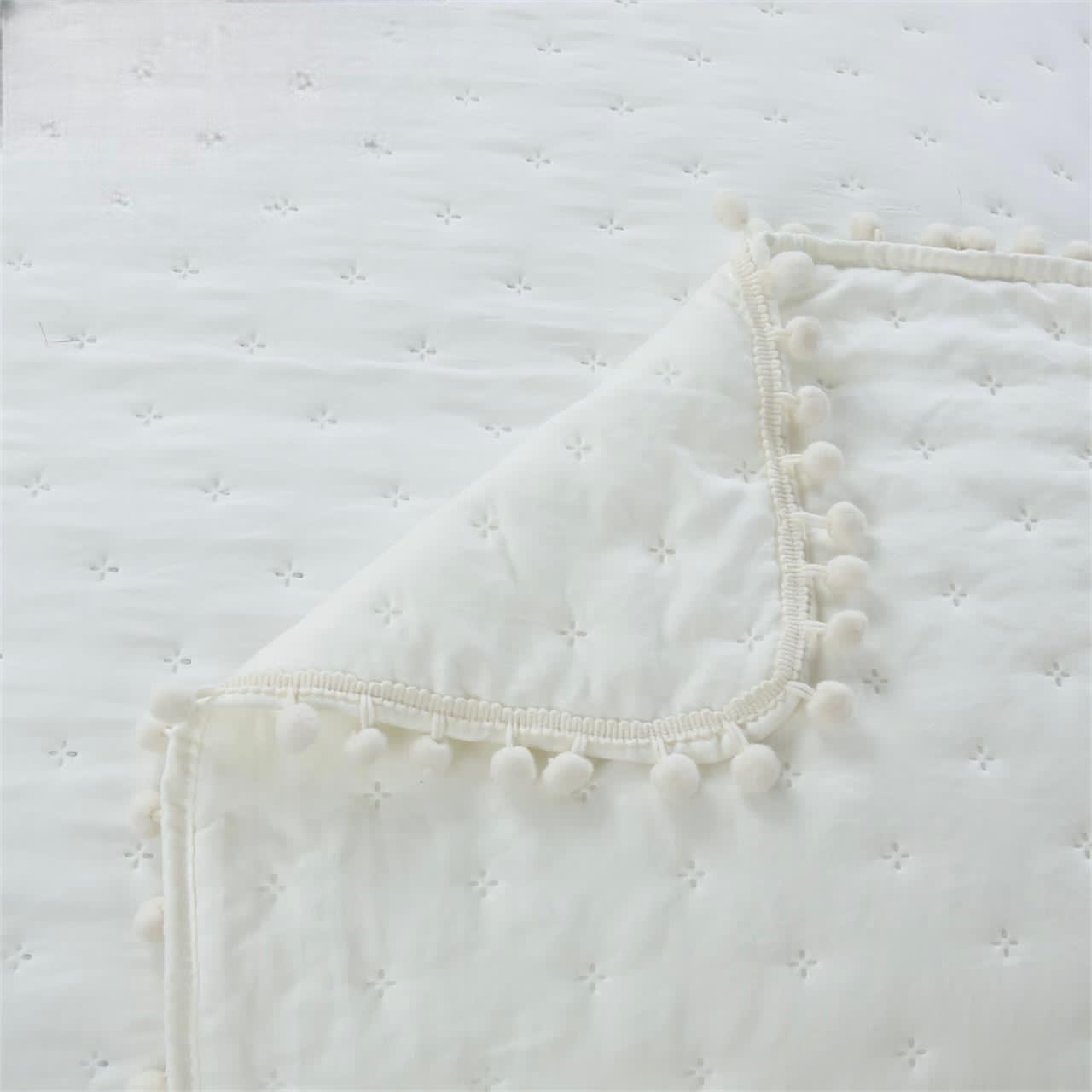 Cubrecama de algodón con pompones KING - Crema-1