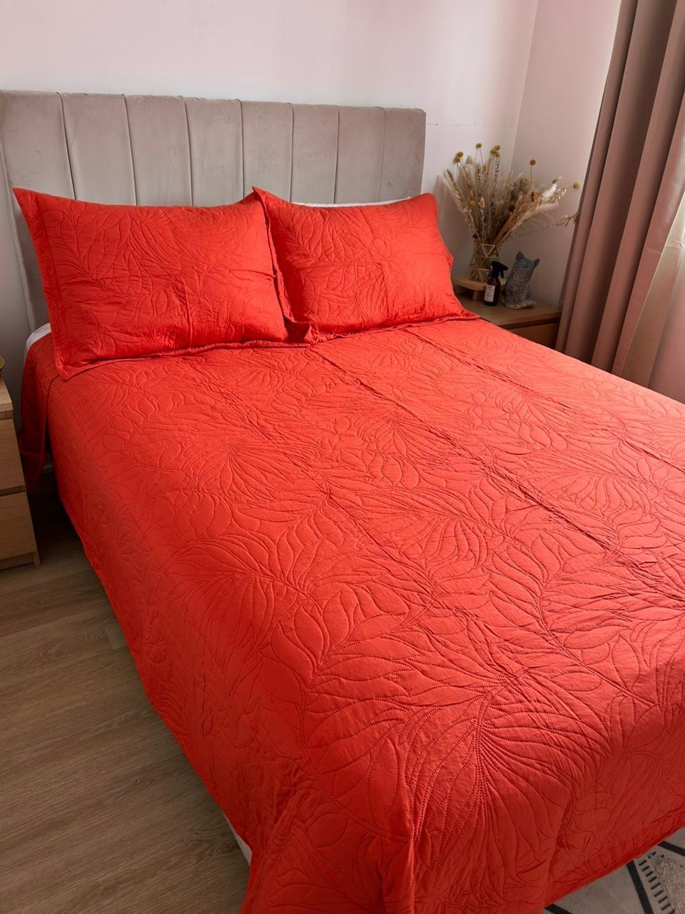 CUBRECAMA MICRO FIBRA 2 PLAZAS NARANJO DISEÑO HOJAS-1