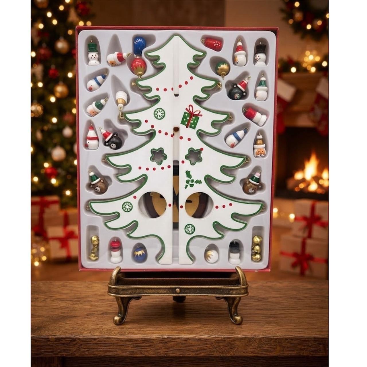 Pequeño Árbol de Navidad Decorativo de Madera con Adornos y Estrella-4