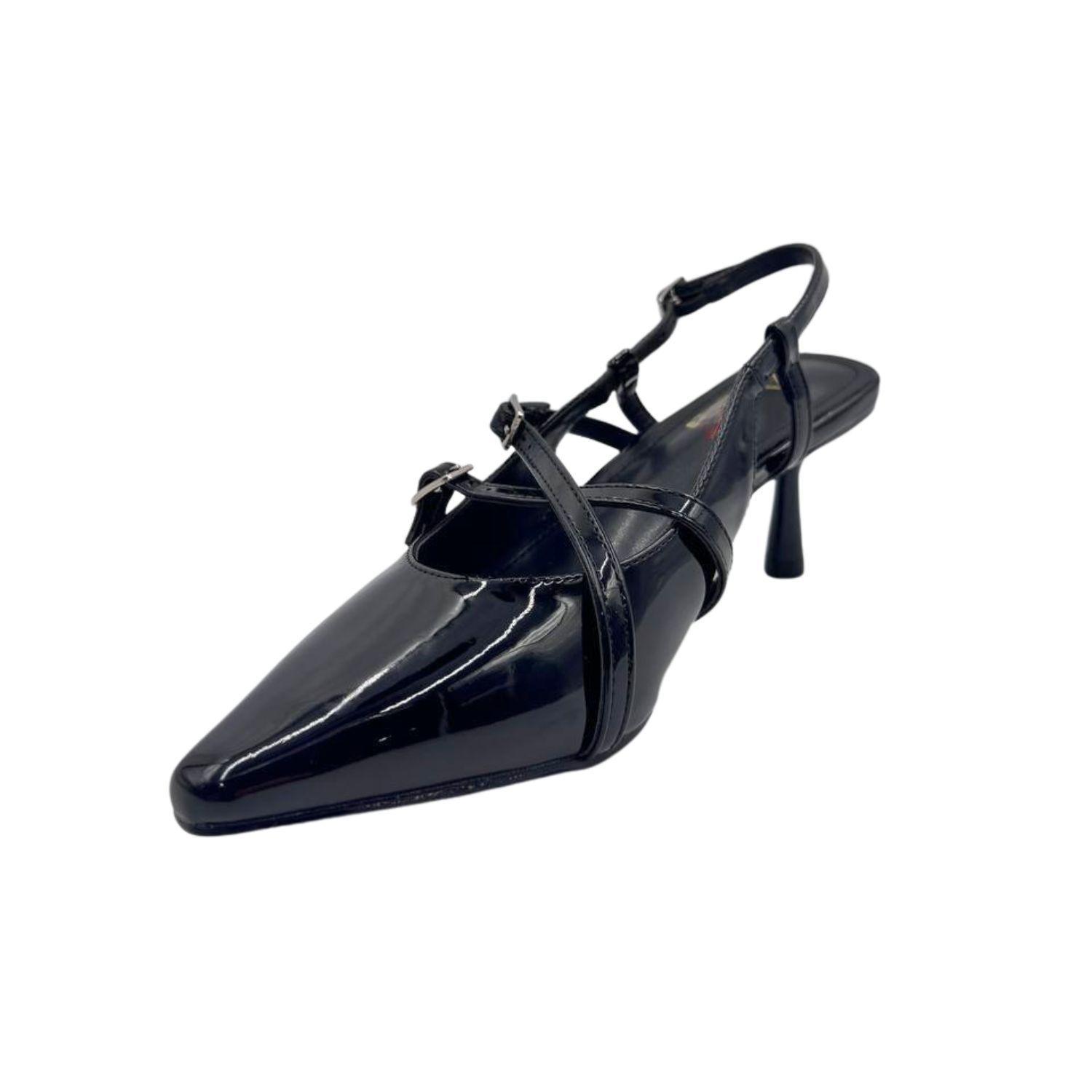 Tacones de charol con correa y hebilla-3