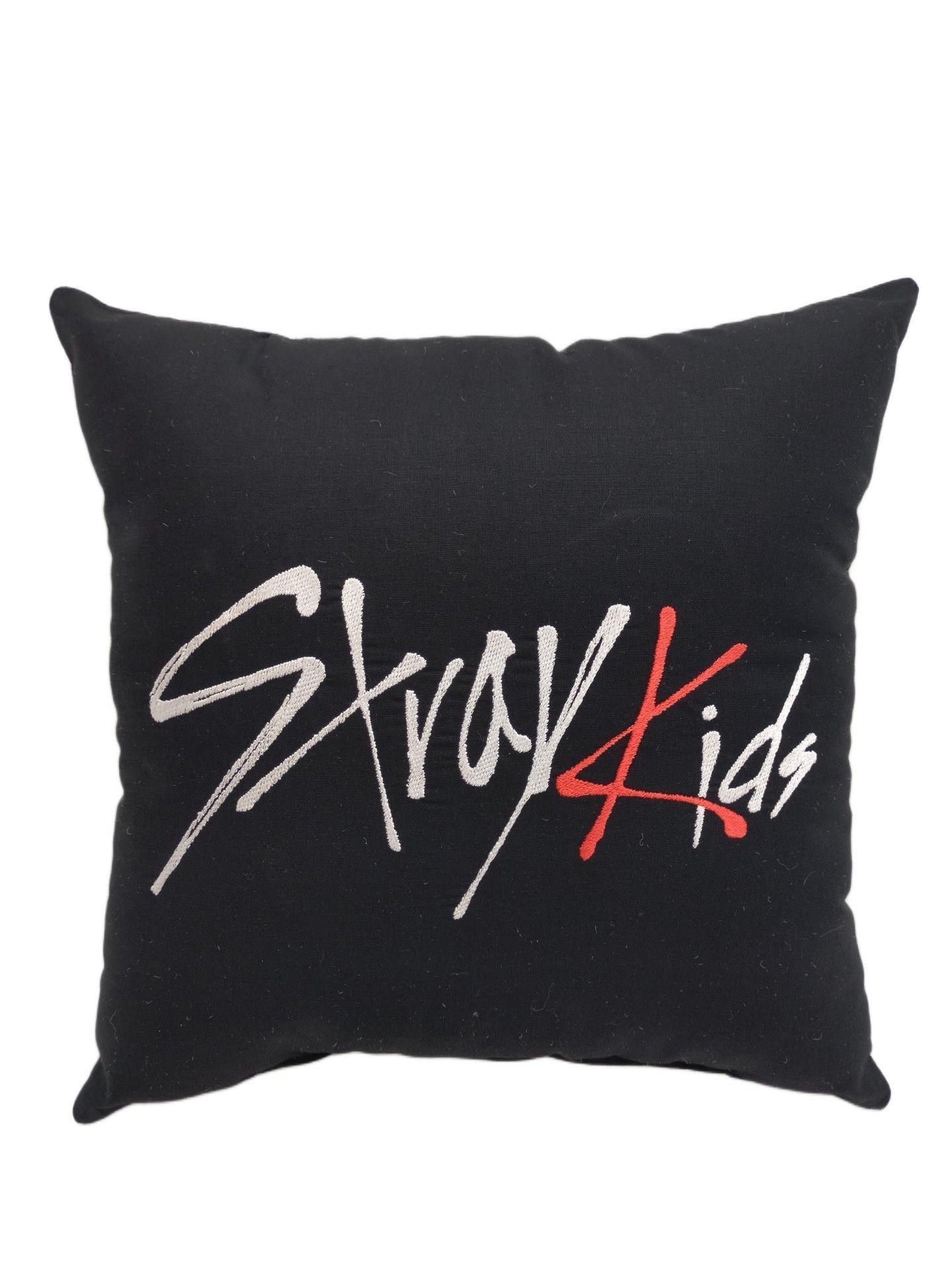 Cojin Bordado Stray Kids Bang Chan SKzoo Wolf Chan Black edit K-Pop-3