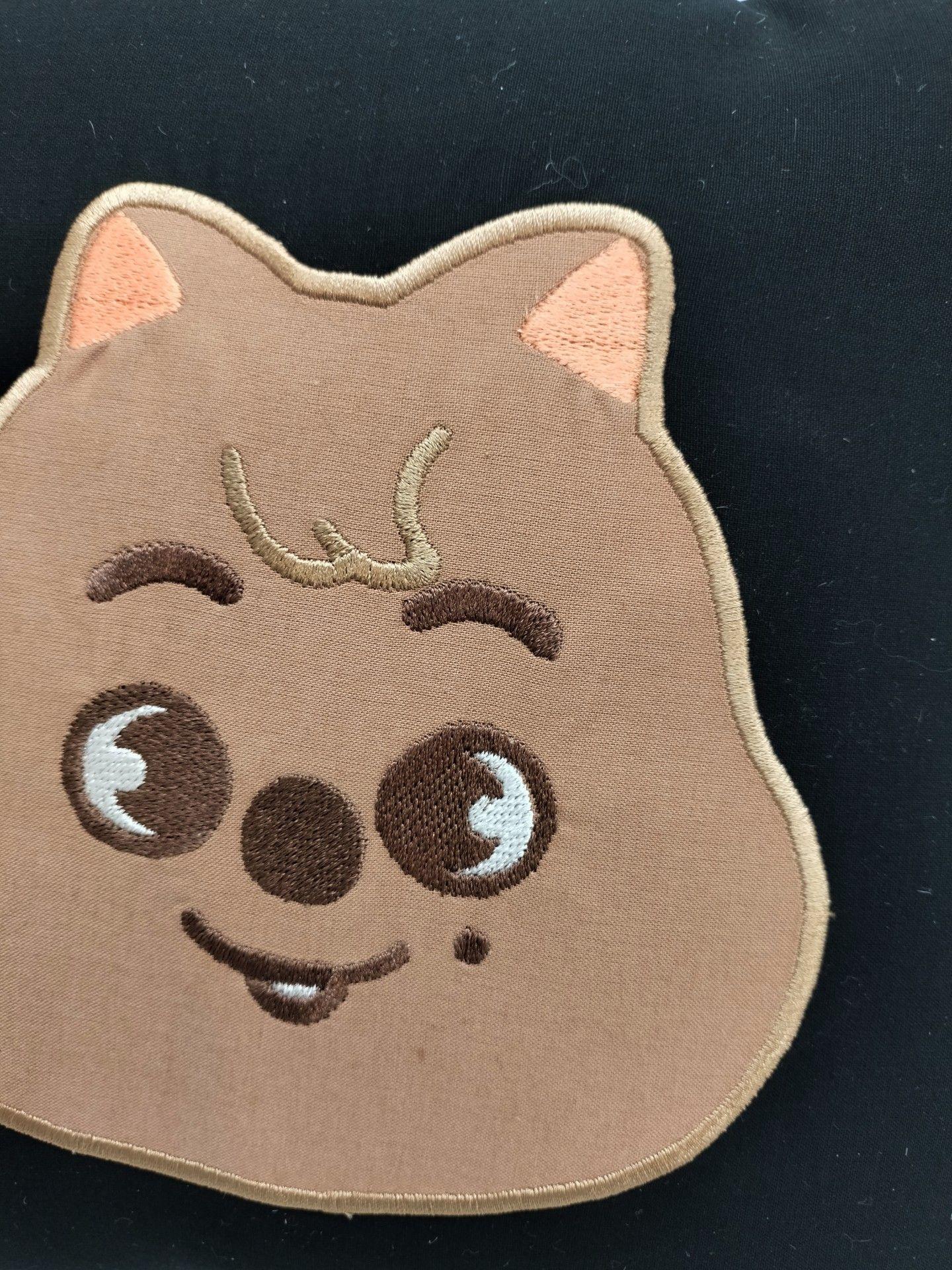 Cojin Bordado Stray Kids Han Jisung SKzoo Han Quokka Black edit K-Pop-1