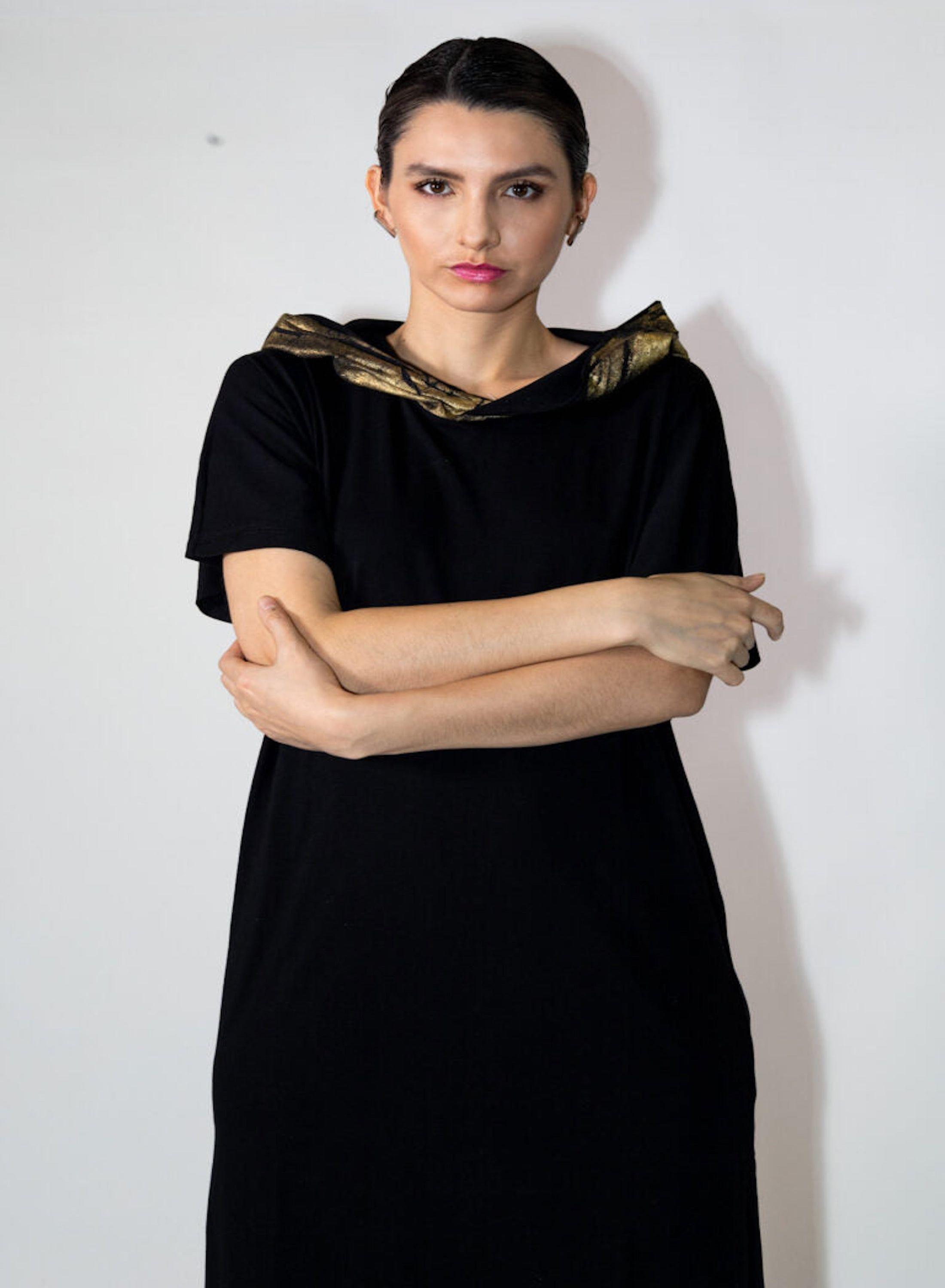 Poleron Negro con Capucha Gold-1