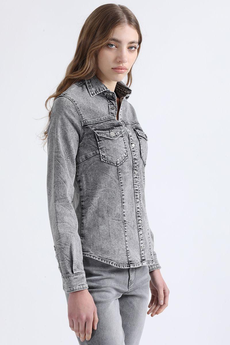 Camisa Denim Entallada, Broches Strass, Gris Liola-2