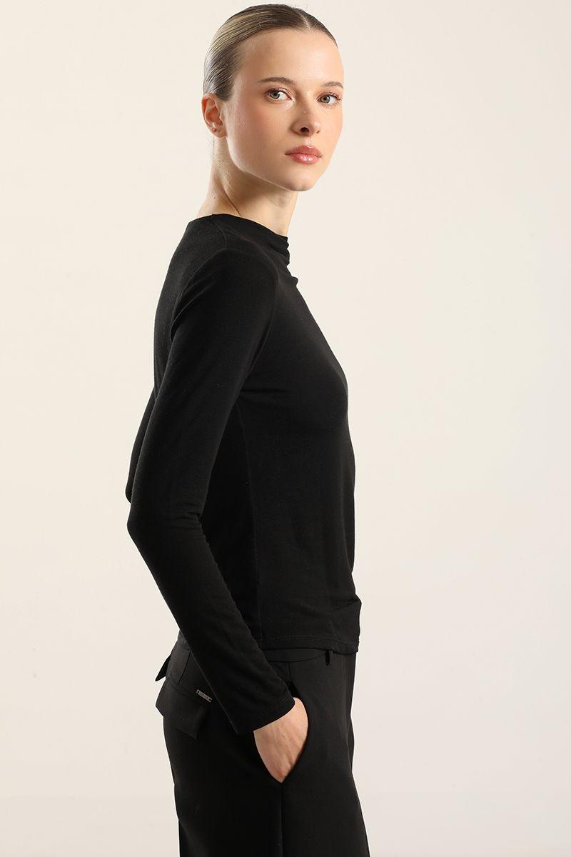 Top escote asimetrico, negro Liola-3