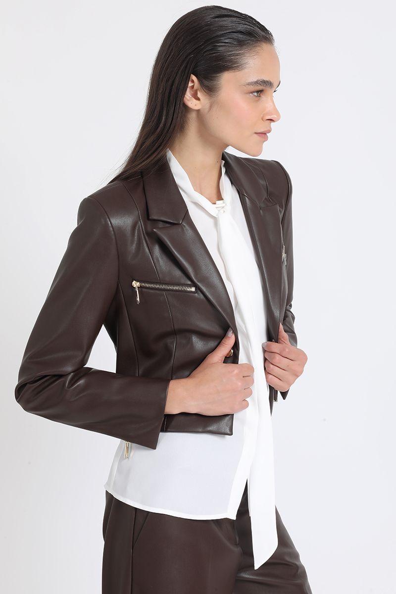 Blazer Crop Efecto Cuero Con Cierres, Chocolate Liola-2