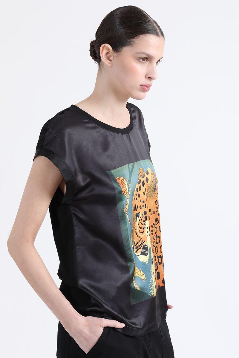 Polera Con Satin Estampado Cuadro Tigre Negro Liola-2