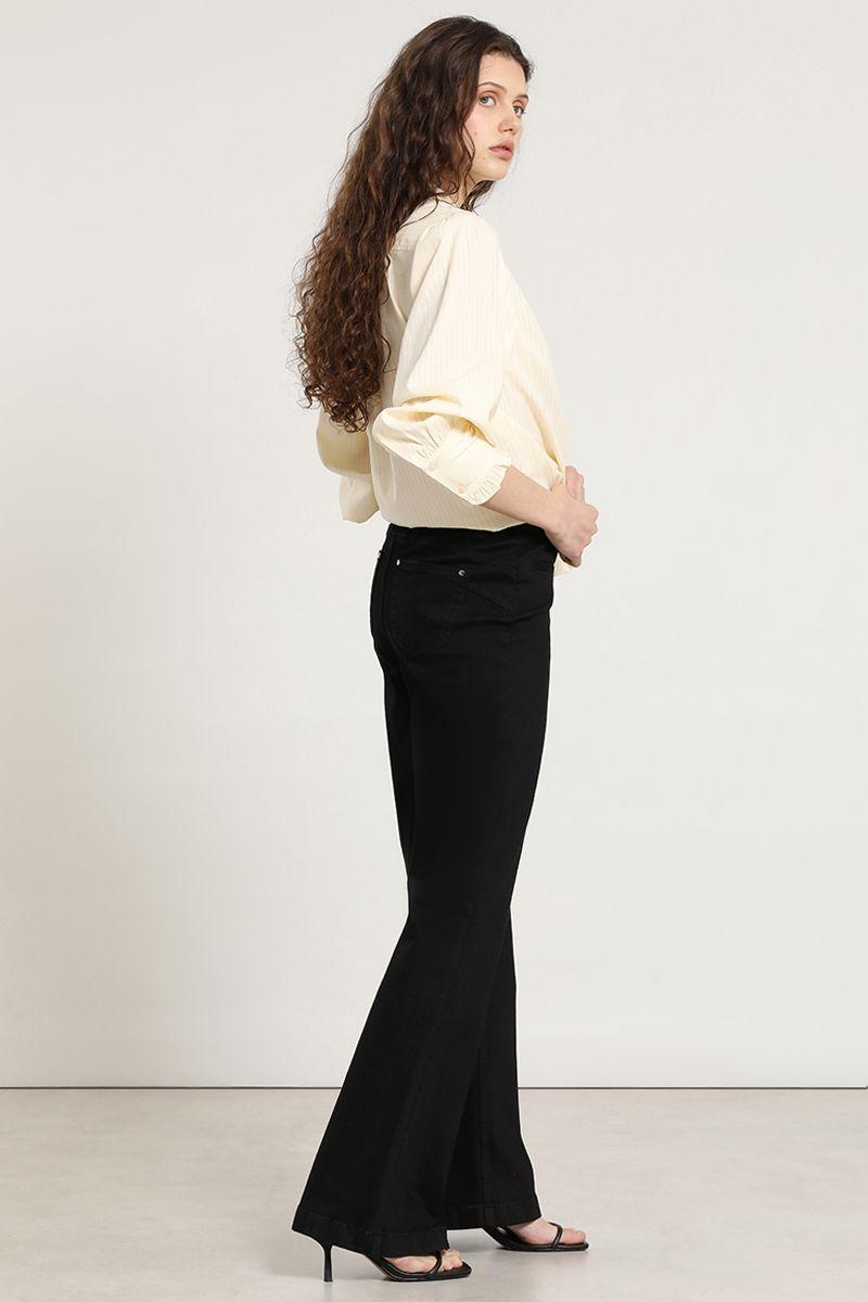 Jeans color flare, negro Liola-5